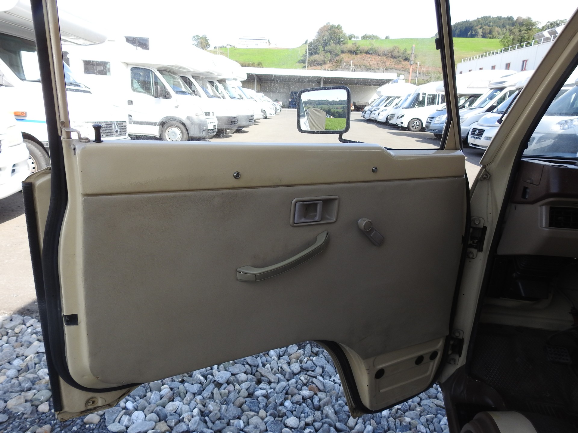 MITSUBISHI L 300-image-9