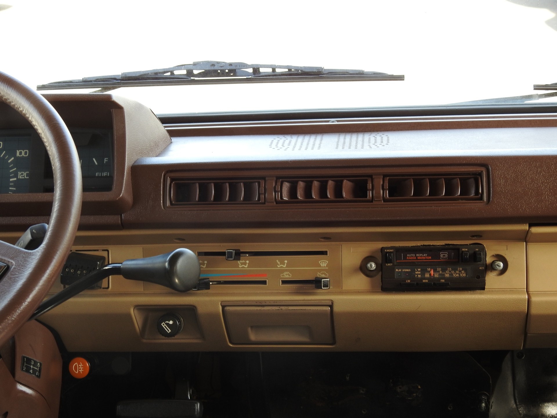 MITSUBISHI L 300-image-14