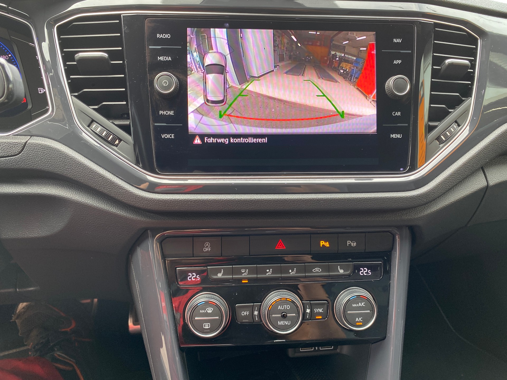 VW T-Roc 1.5 TSI EVO Sport DSG 4Motion-image-10