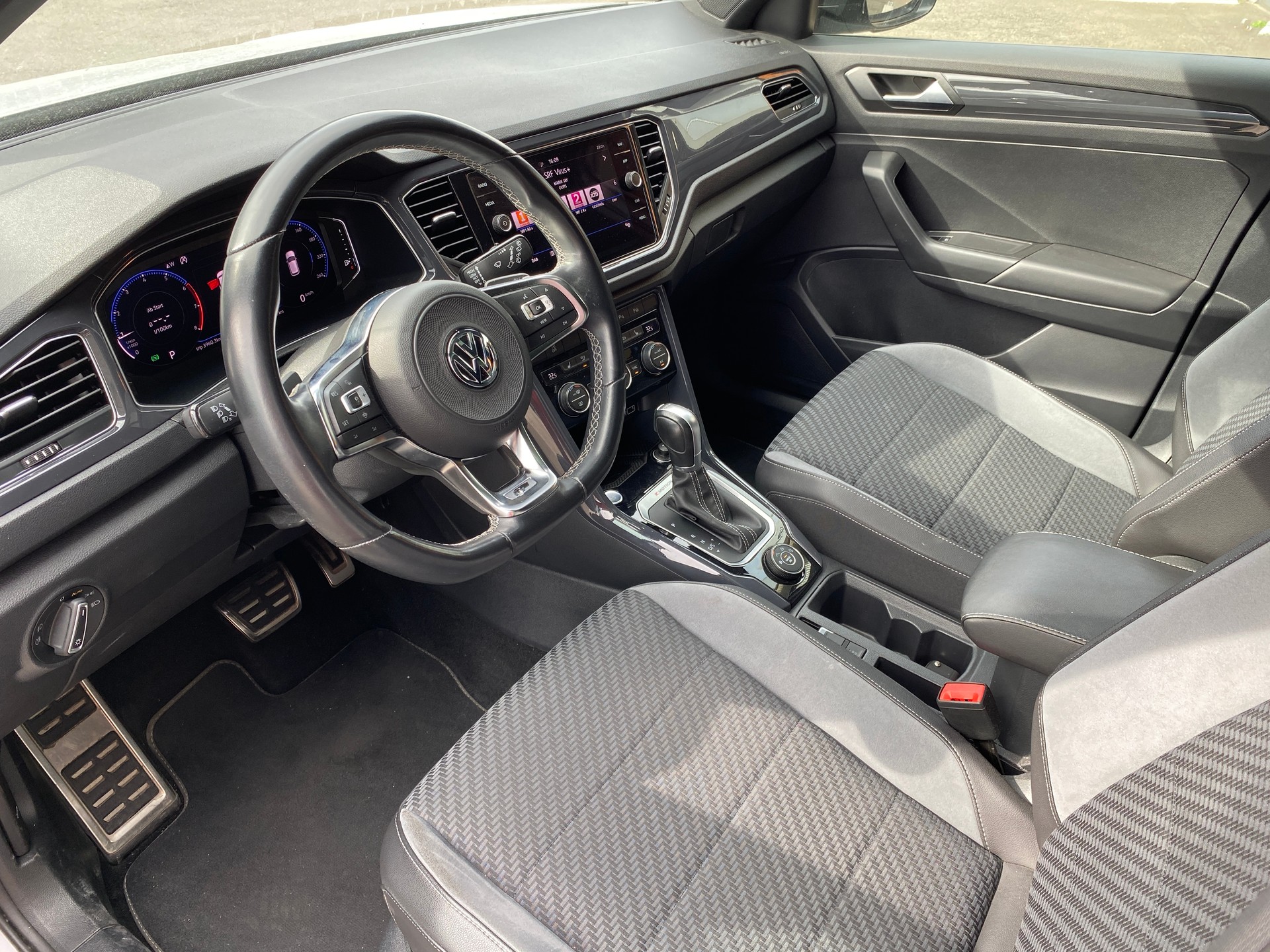 VW T-Roc 1.5 TSI EVO Sport DSG 4Motion-image-5