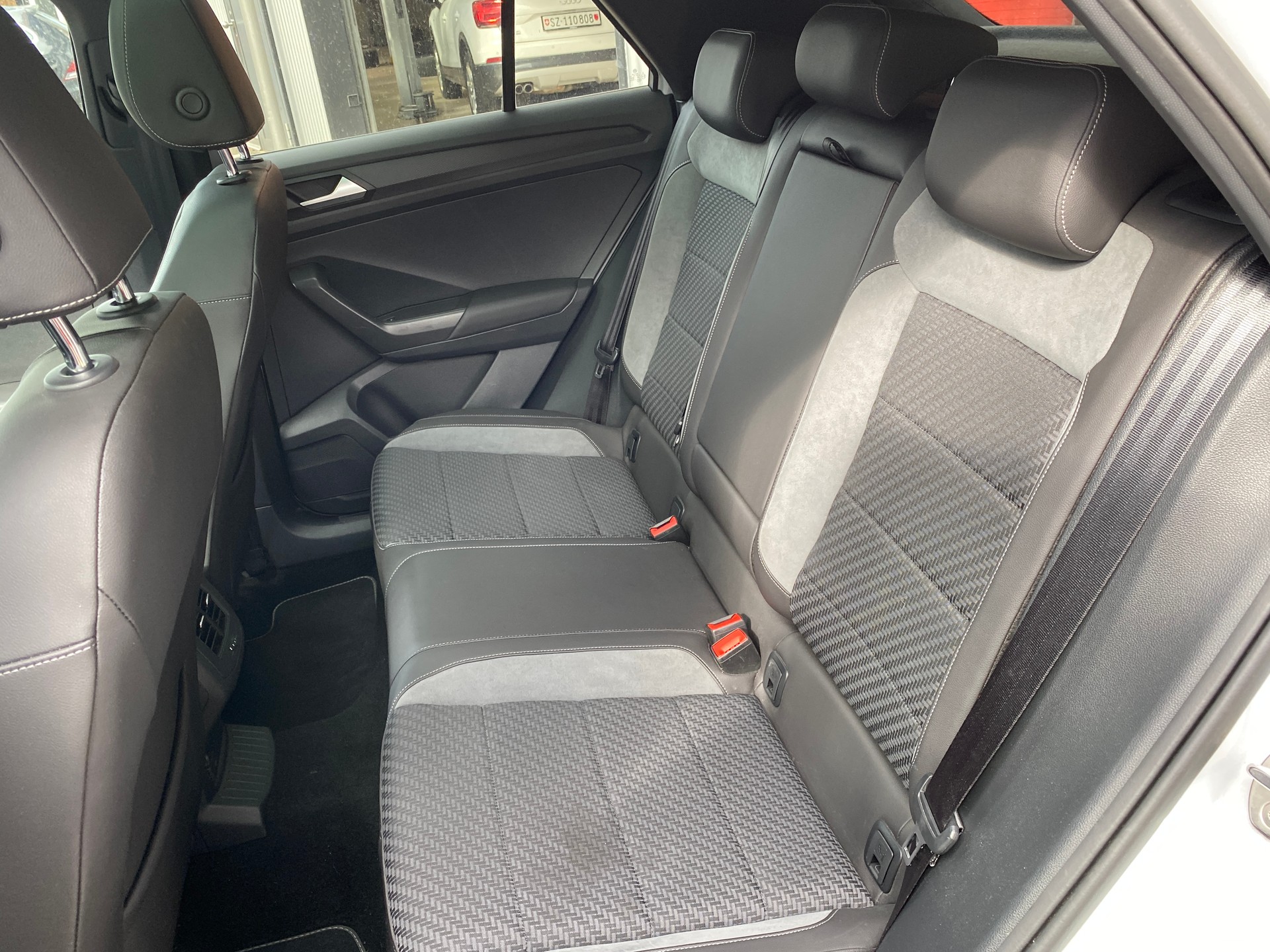 VW T-Roc 1.5 TSI EVO Sport DSG 4Motion-image-12
