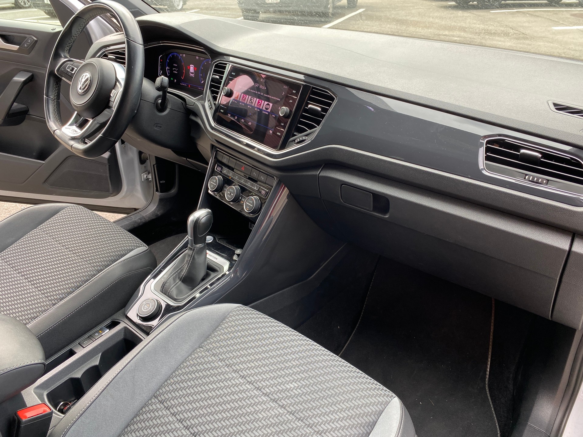 VW T-Roc 1.5 TSI EVO Sport DSG 4Motion-image-6