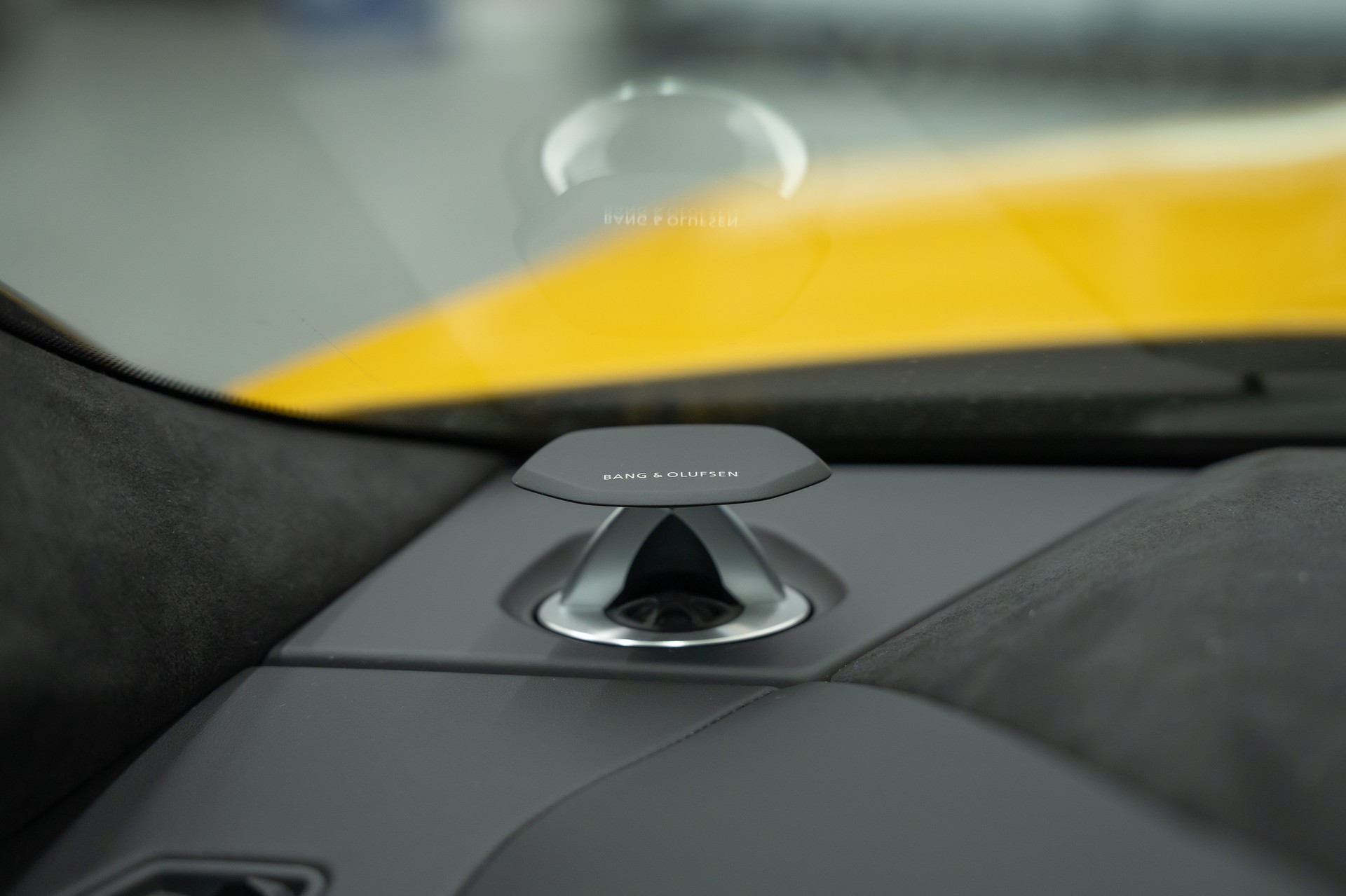 LAMBORGHINI Urus E-Gear Pearl Capsule / CH-FAHRZEUG-image-25