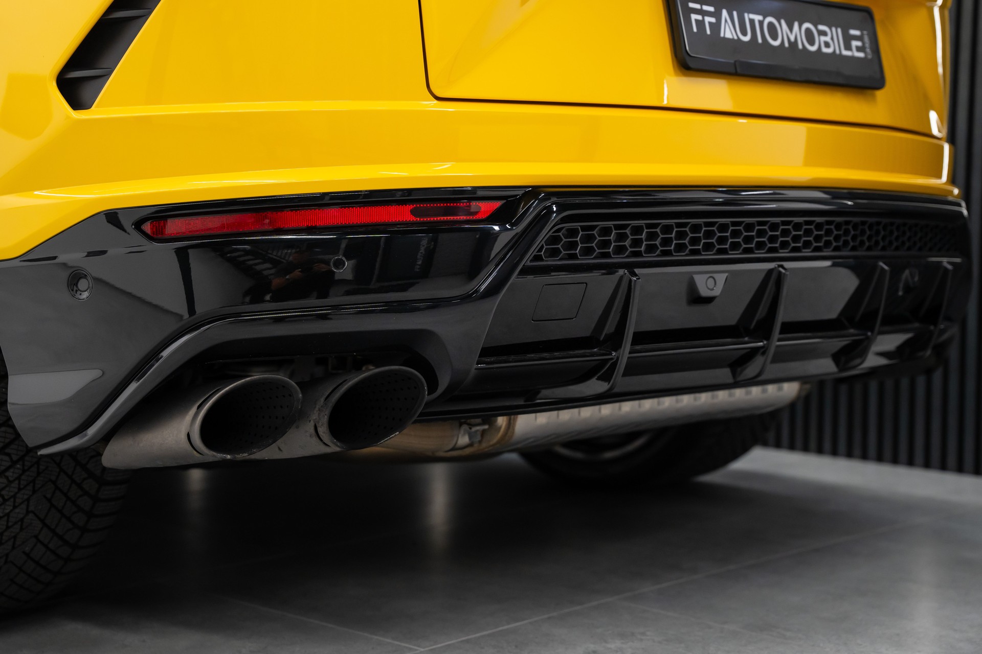 LAMBORGHINI Urus E-Gear Pearl Capsule / CH-FAHRZEUG-image-12