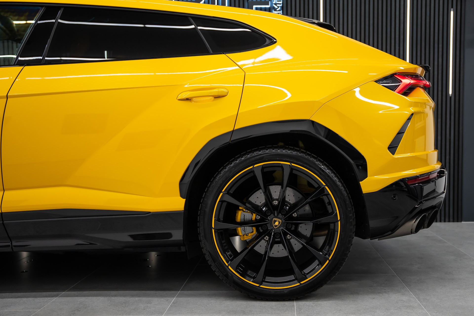 LAMBORGHINI Urus E-Gear Pearl Capsule / CH-FAHRZEUG-image-9