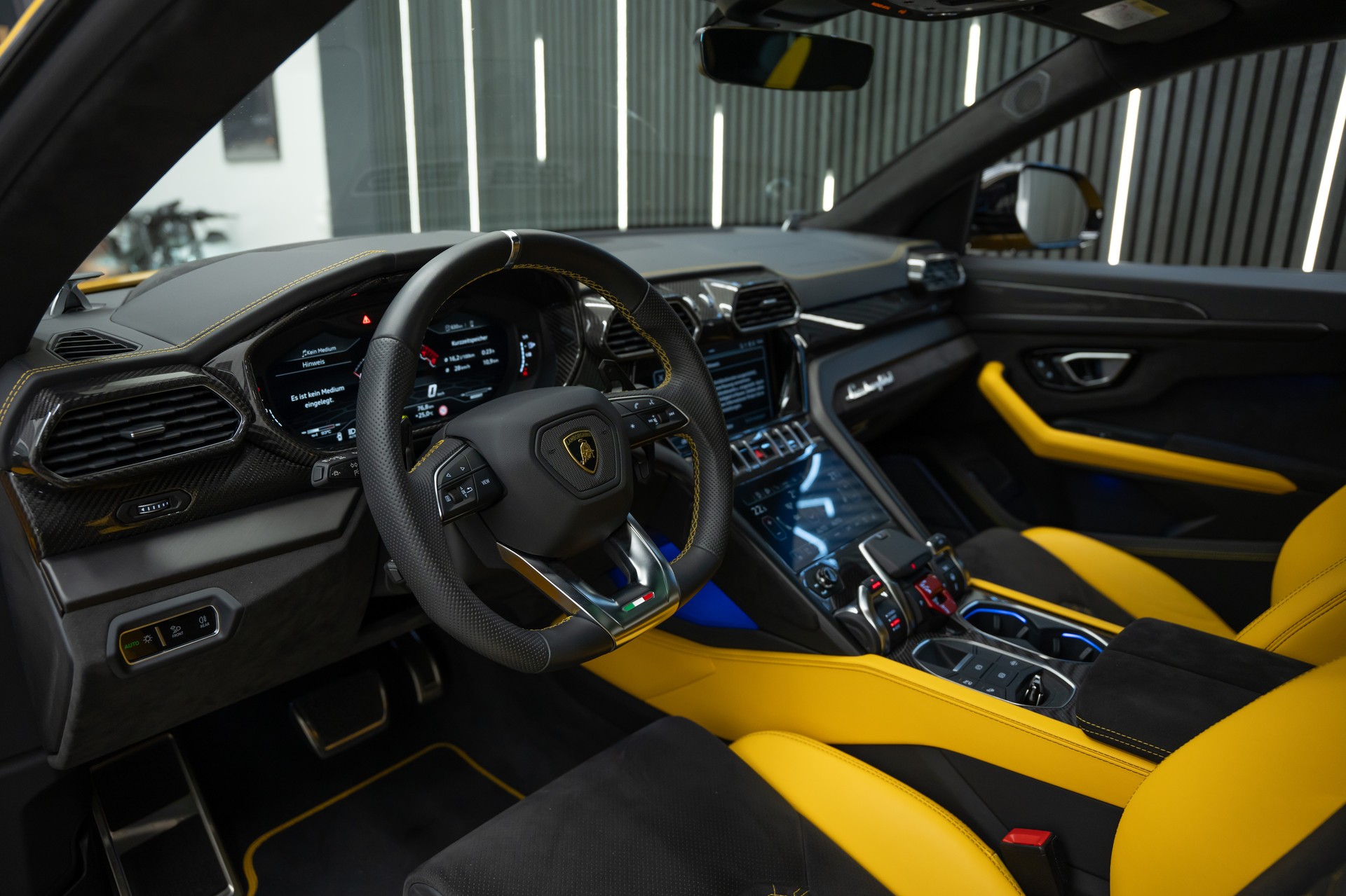 LAMBORGHINI Urus E-Gear Pearl Capsule / CH-FAHRZEUG-image-15