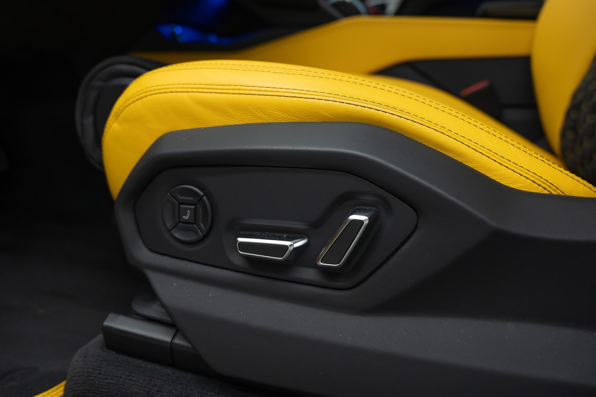 LAMBORGHINI Urus E-Gear Pearl Capsule / CH-FAHRZEUG-image-14
