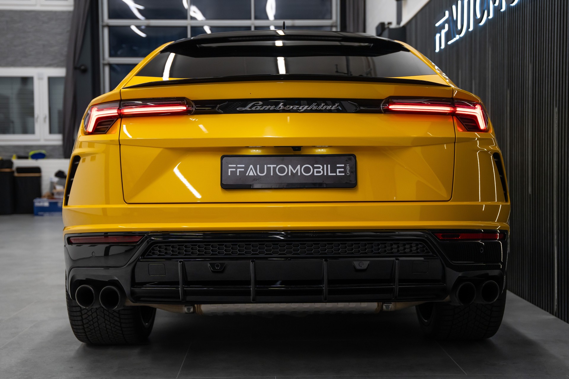 LAMBORGHINI Urus E-Gear Pearl Capsule / CH-FAHRZEUG-image-11