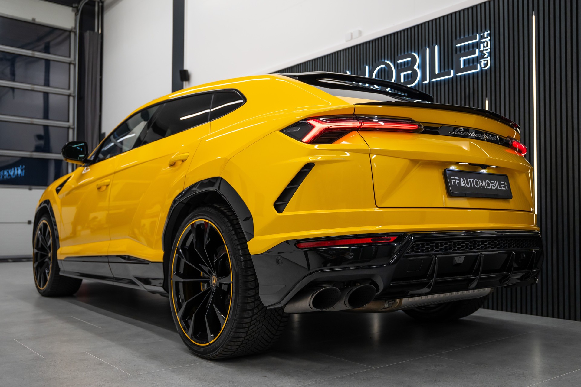 LAMBORGHINI Urus E-Gear Pearl Capsule / CH-FAHRZEUG-image-10