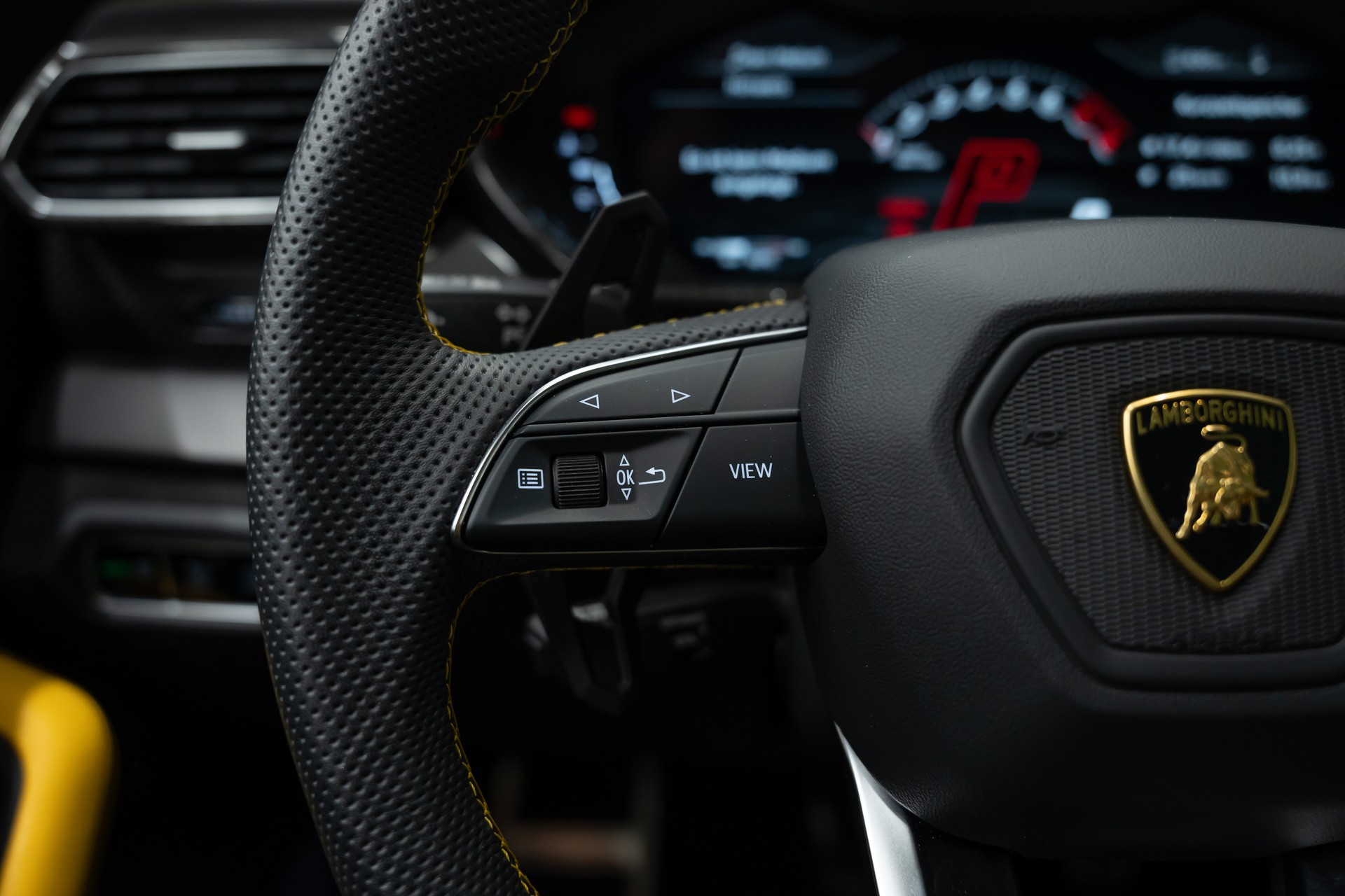 LAMBORGHINI Urus E-Gear Pearl Capsule / CH-FAHRZEUG-image-18