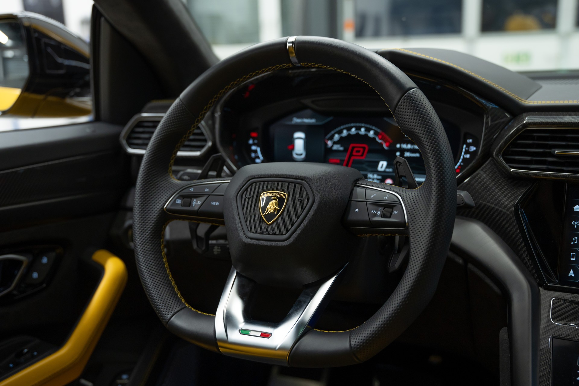 LAMBORGHINI Urus E-Gear Pearl Capsule / CH-FAHRZEUG-image-17