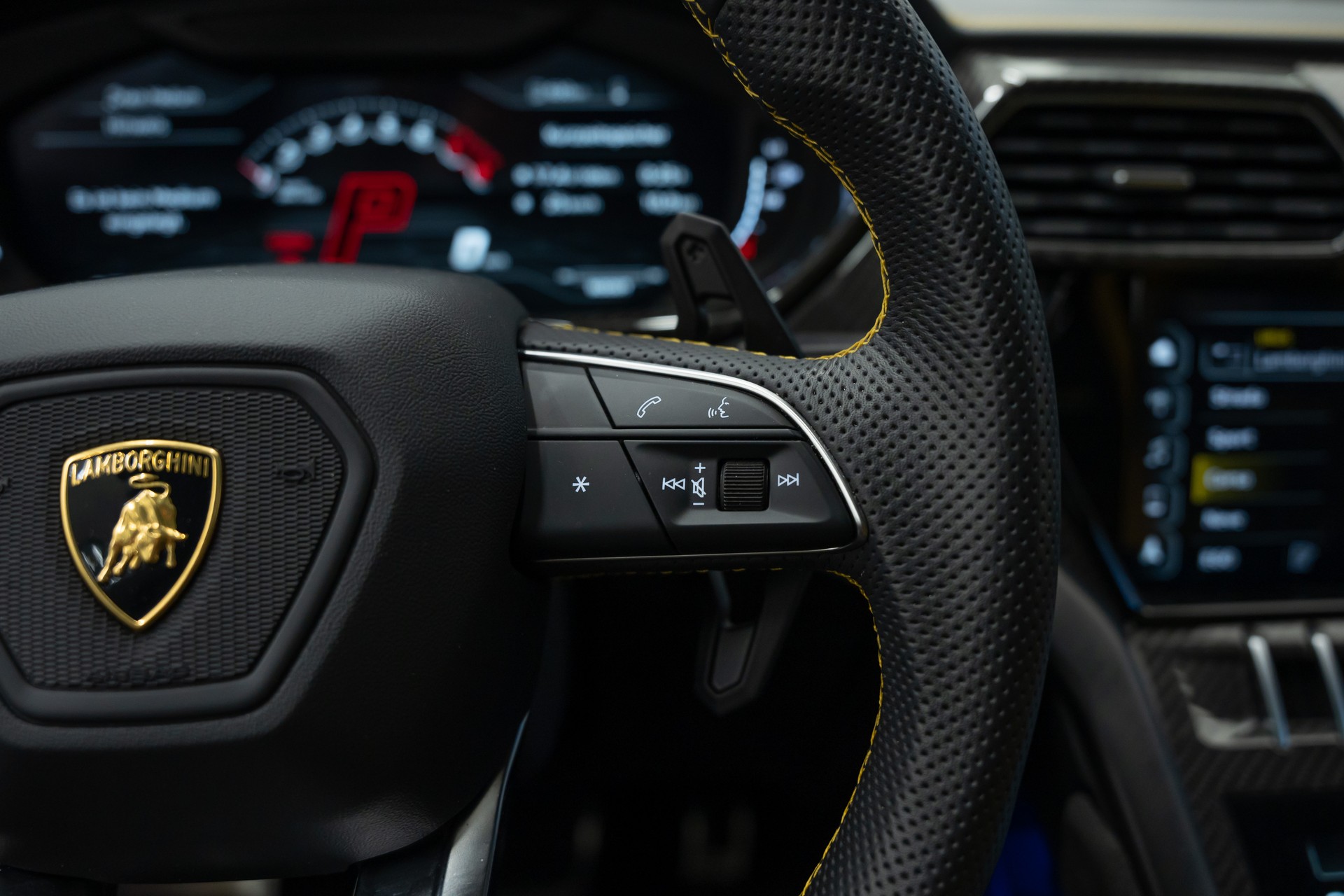 LAMBORGHINI Urus E-Gear Pearl Capsule / CH-FAHRZEUG-image-19