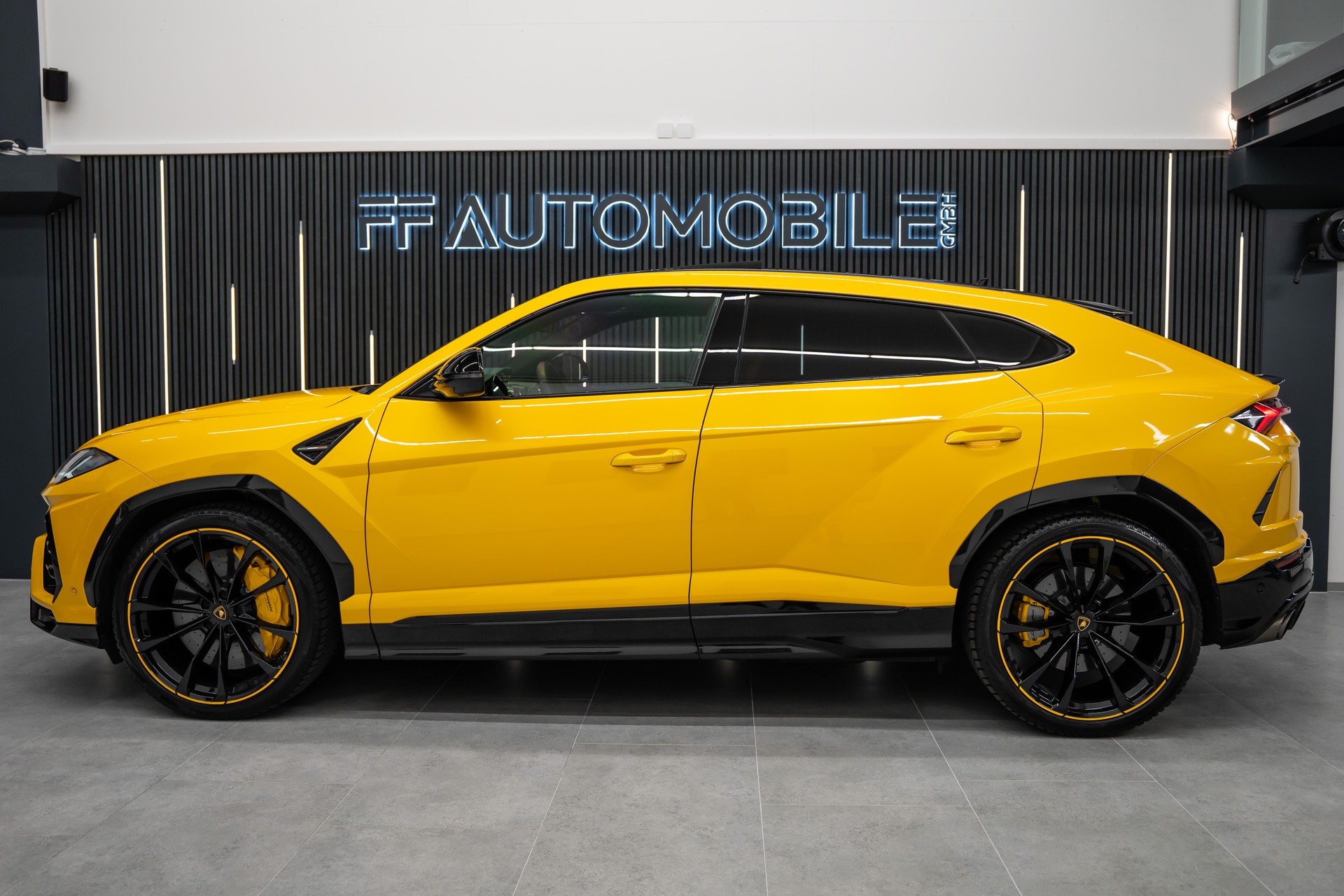 LAMBORGHINI Urus E-Gear Pearl Capsule / CH-FAHRZEUG-image-8