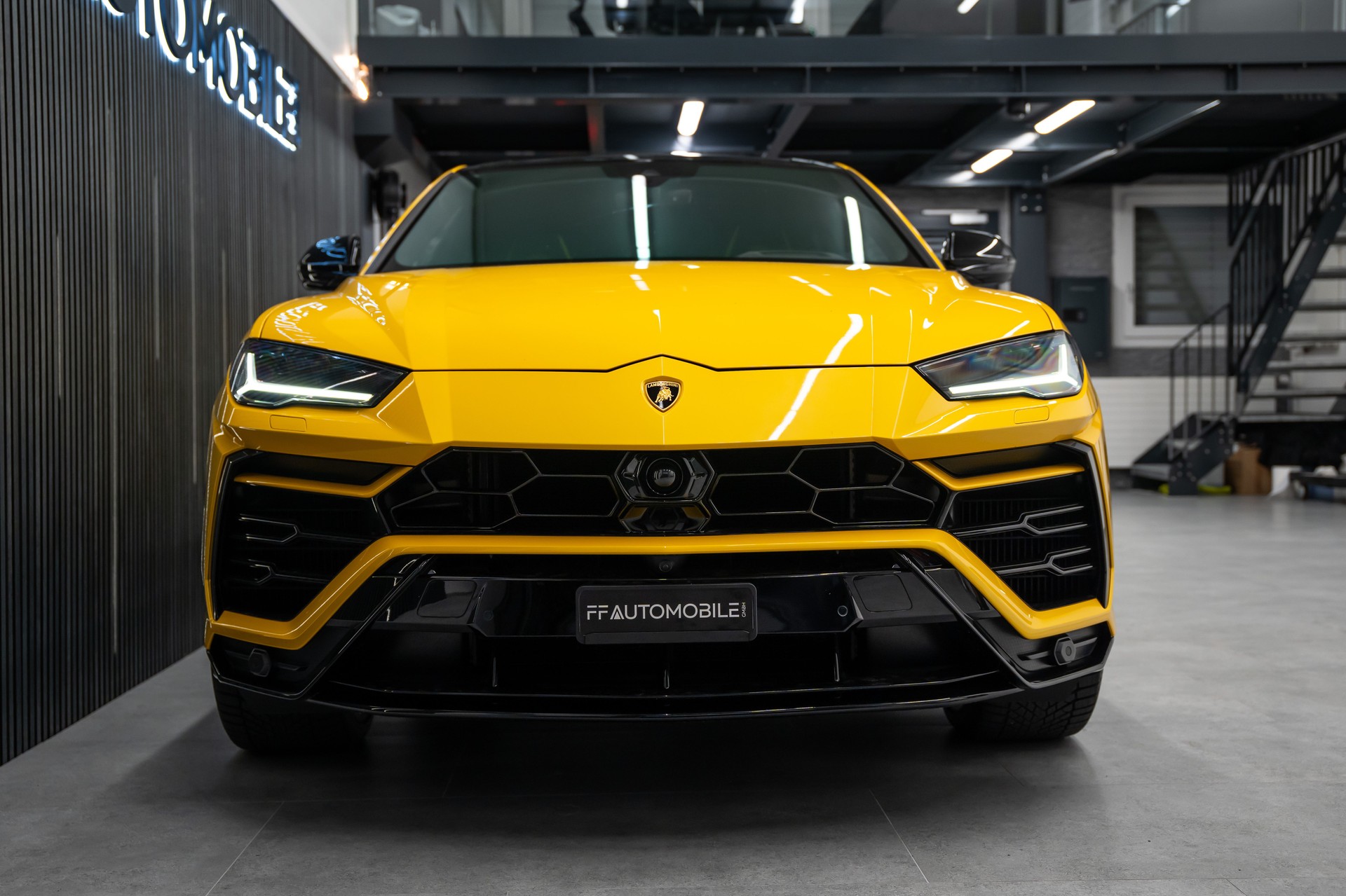 LAMBORGHINI Urus E-Gear Pearl Capsule / CH-FAHRZEUG-image-4