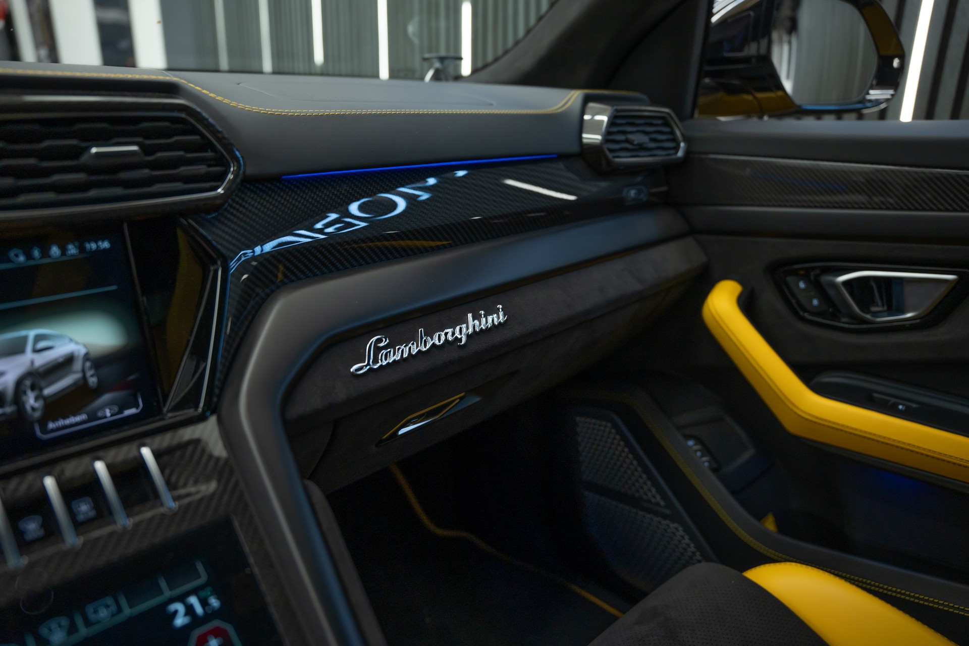 LAMBORGHINI Urus E-Gear Pearl Capsule / CH-FAHRZEUG-image-23