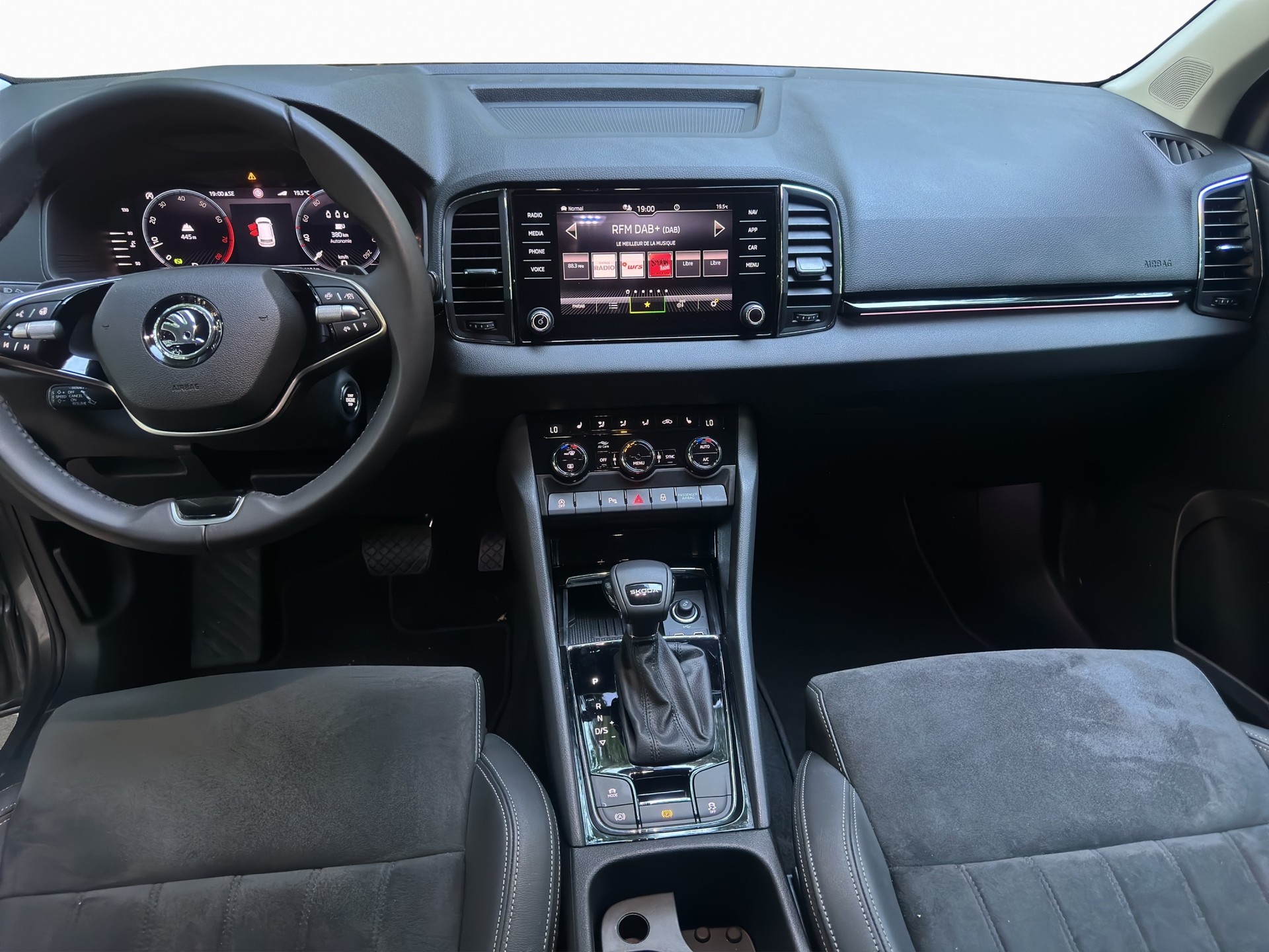 SKODA Karoq 1.5 TSI Dynamic DSG-image-8
