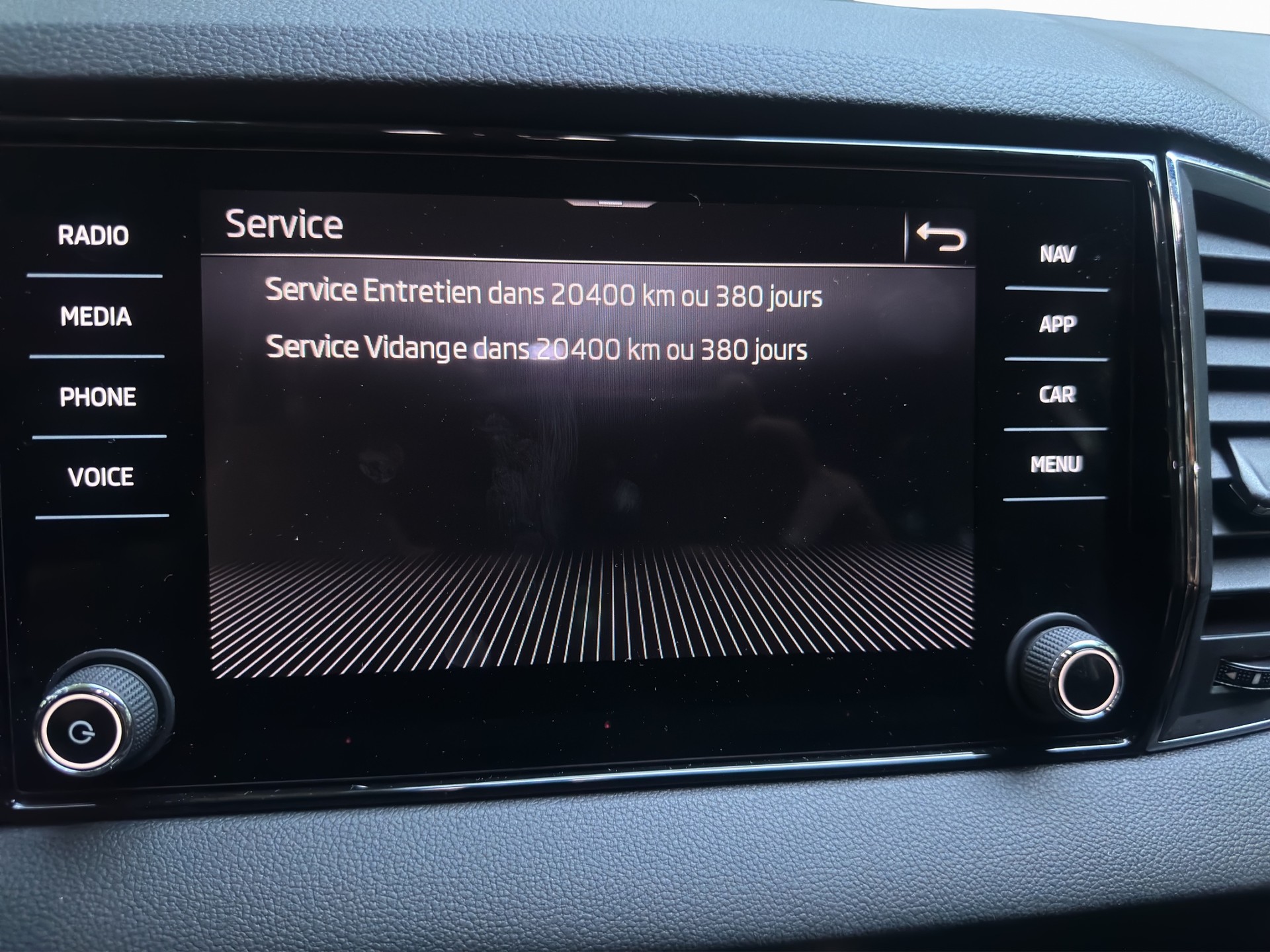 SKODA Karoq 1.5 TSI Dynamic DSG-image-9
