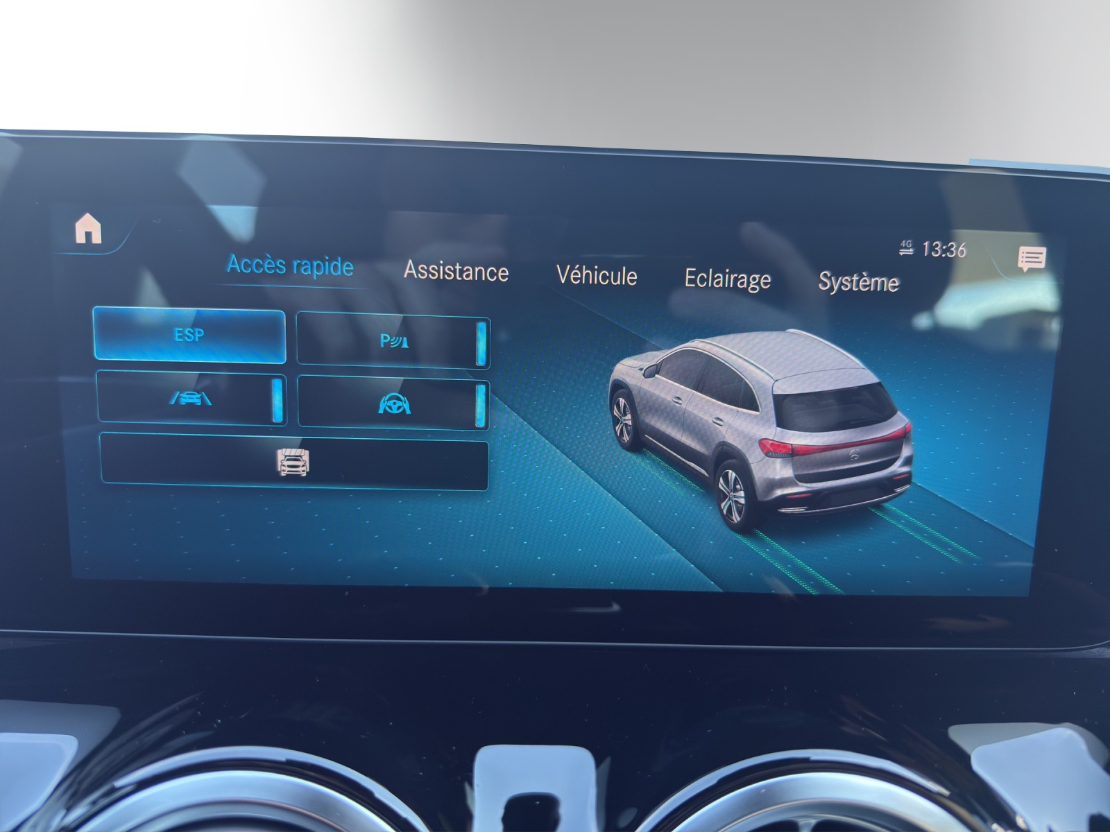 MERCEDES-BENZ EQA 300 4Matic-image-13