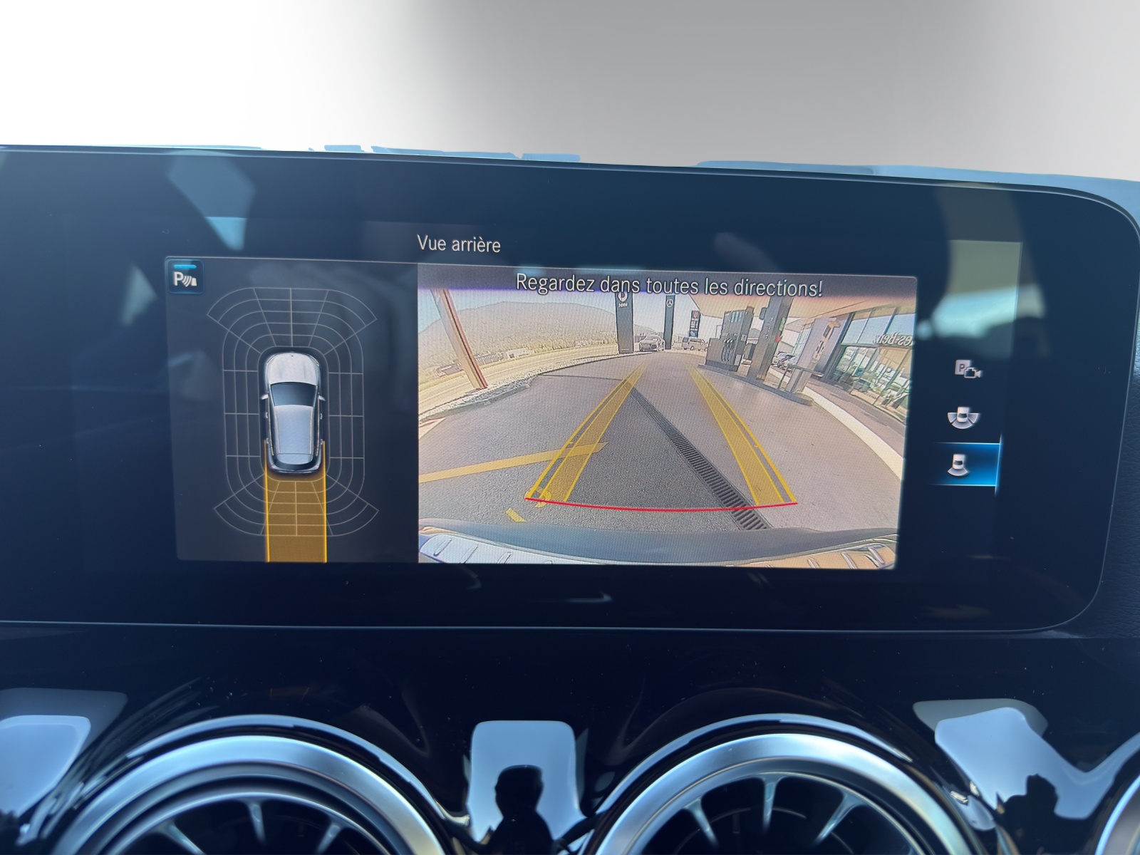 MERCEDES-BENZ EQA 300 4Matic-image-14