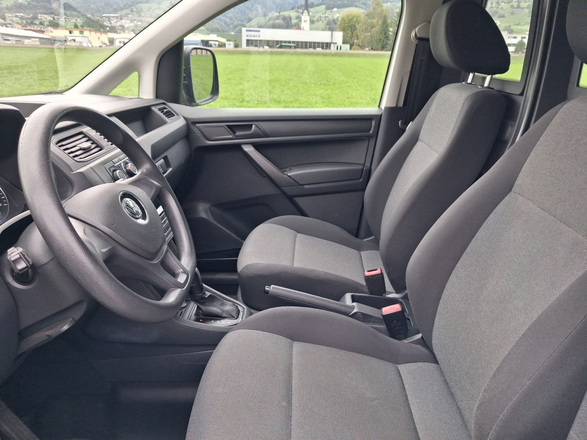 VW Caddy Maxi 2.0TDI 4Motion BlueMotion Technology DSG-image-10