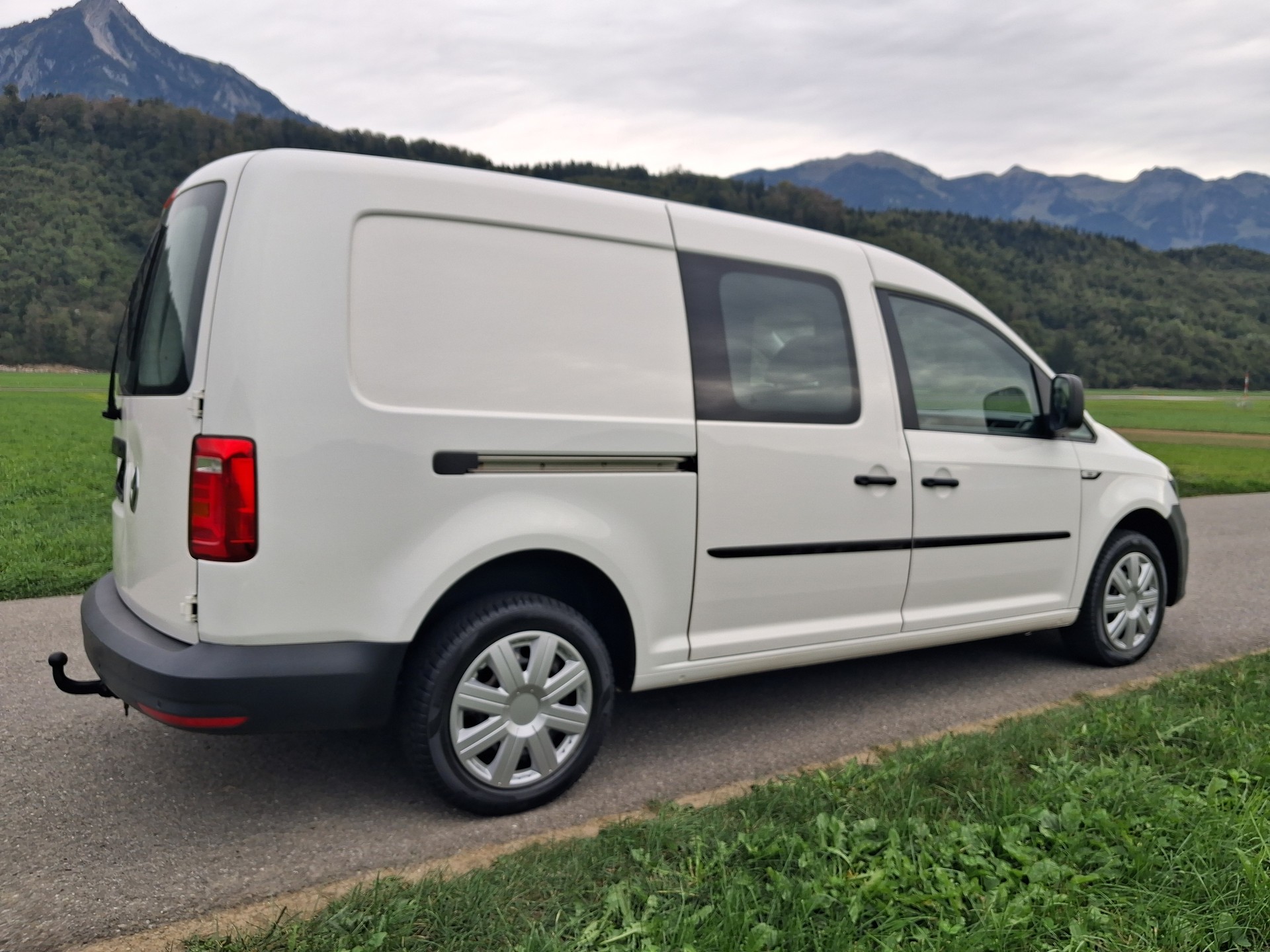 VW Caddy Maxi 2.0TDI 4Motion BlueMotion Technology DSG-image-3