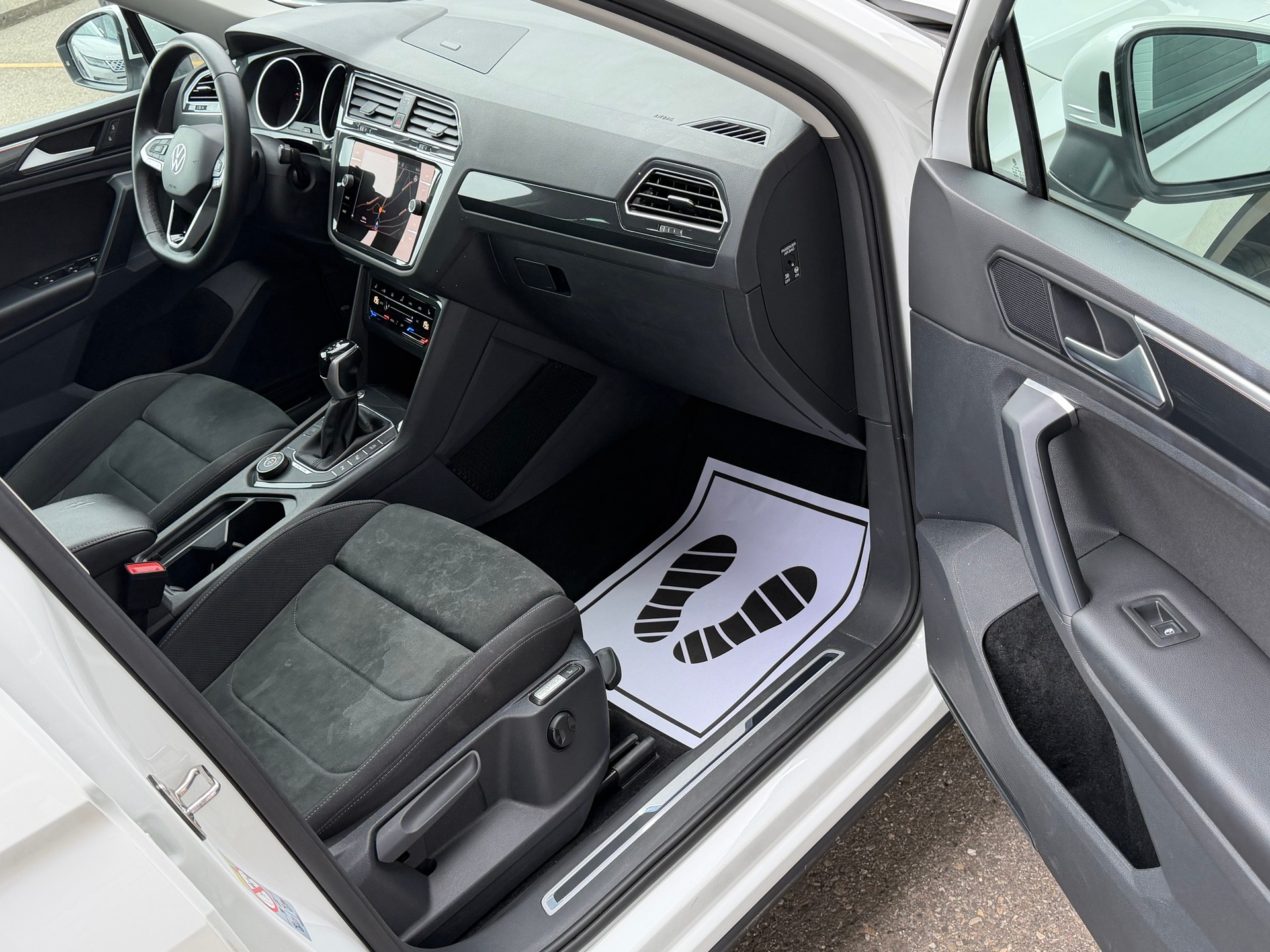 VW Tiguan 2.0 TDI SCR Life 4Motion DSG-image-8