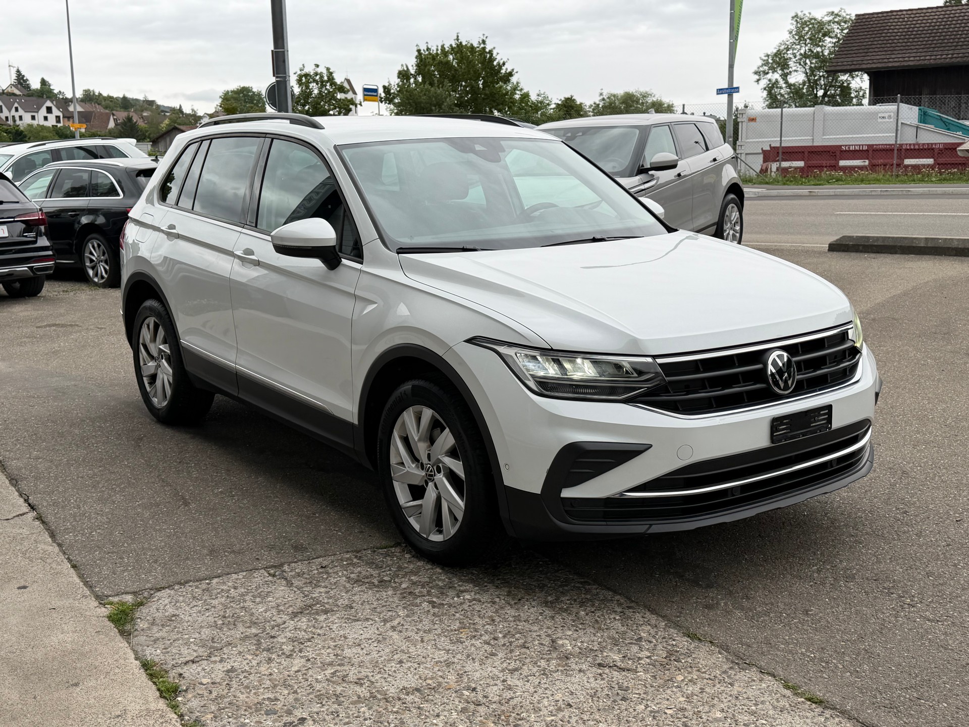 VW Tiguan 2.0 TDI SCR Life 4Motion DSG-image-2