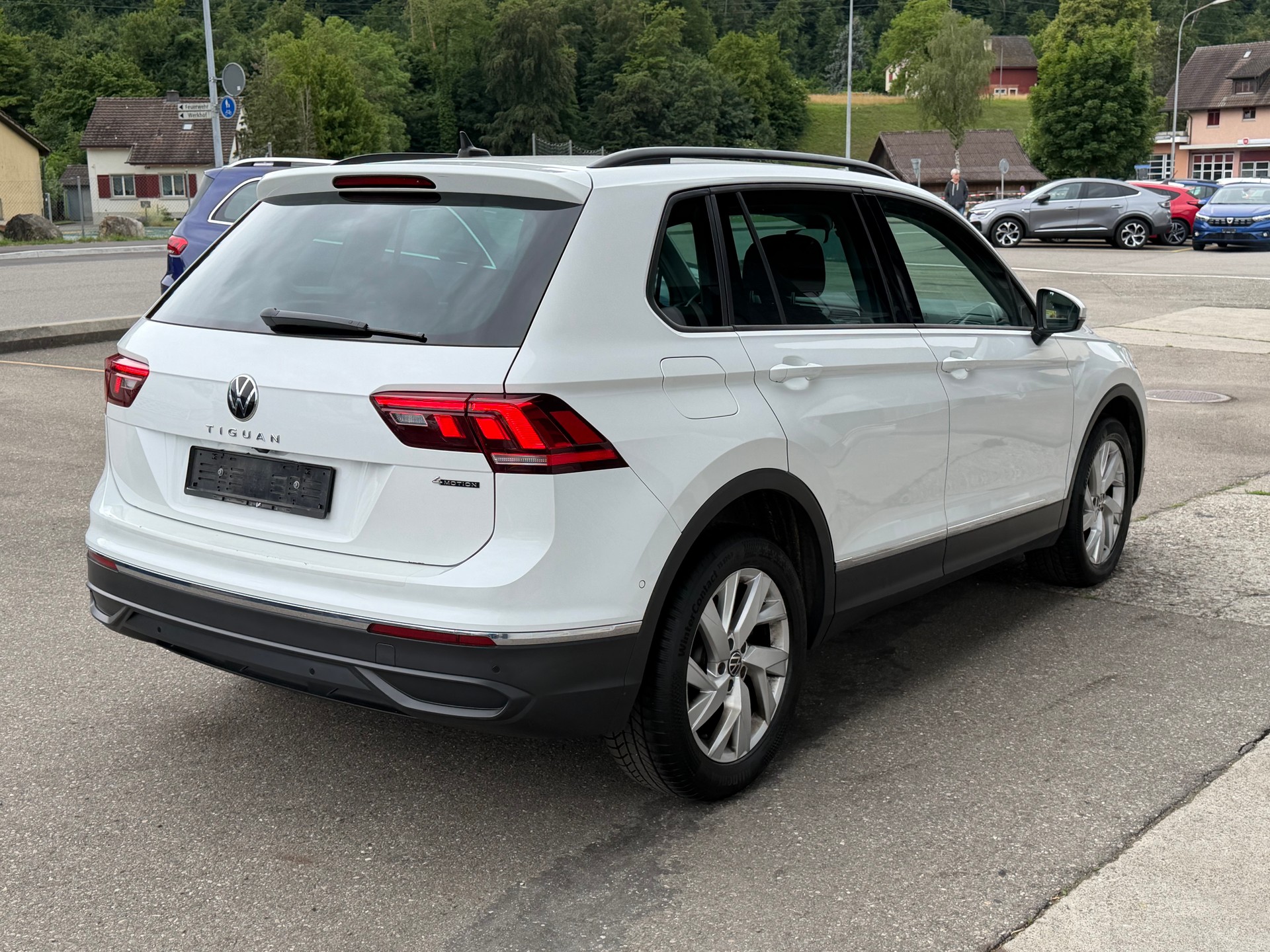 VW Tiguan 2.0 TDI SCR Life 4Motion DSG-image-4