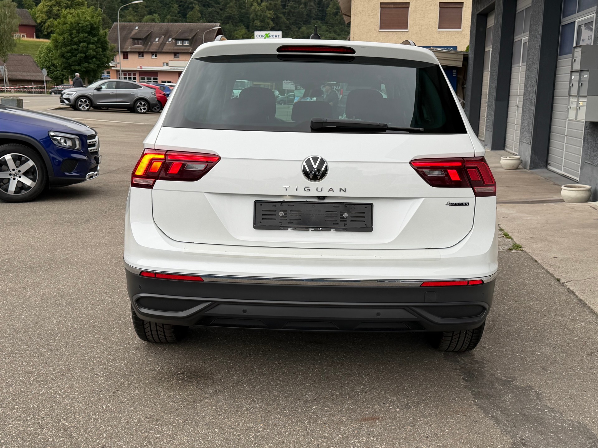 VW Tiguan 2.0 TDI SCR Life 4Motion DSG-image-5