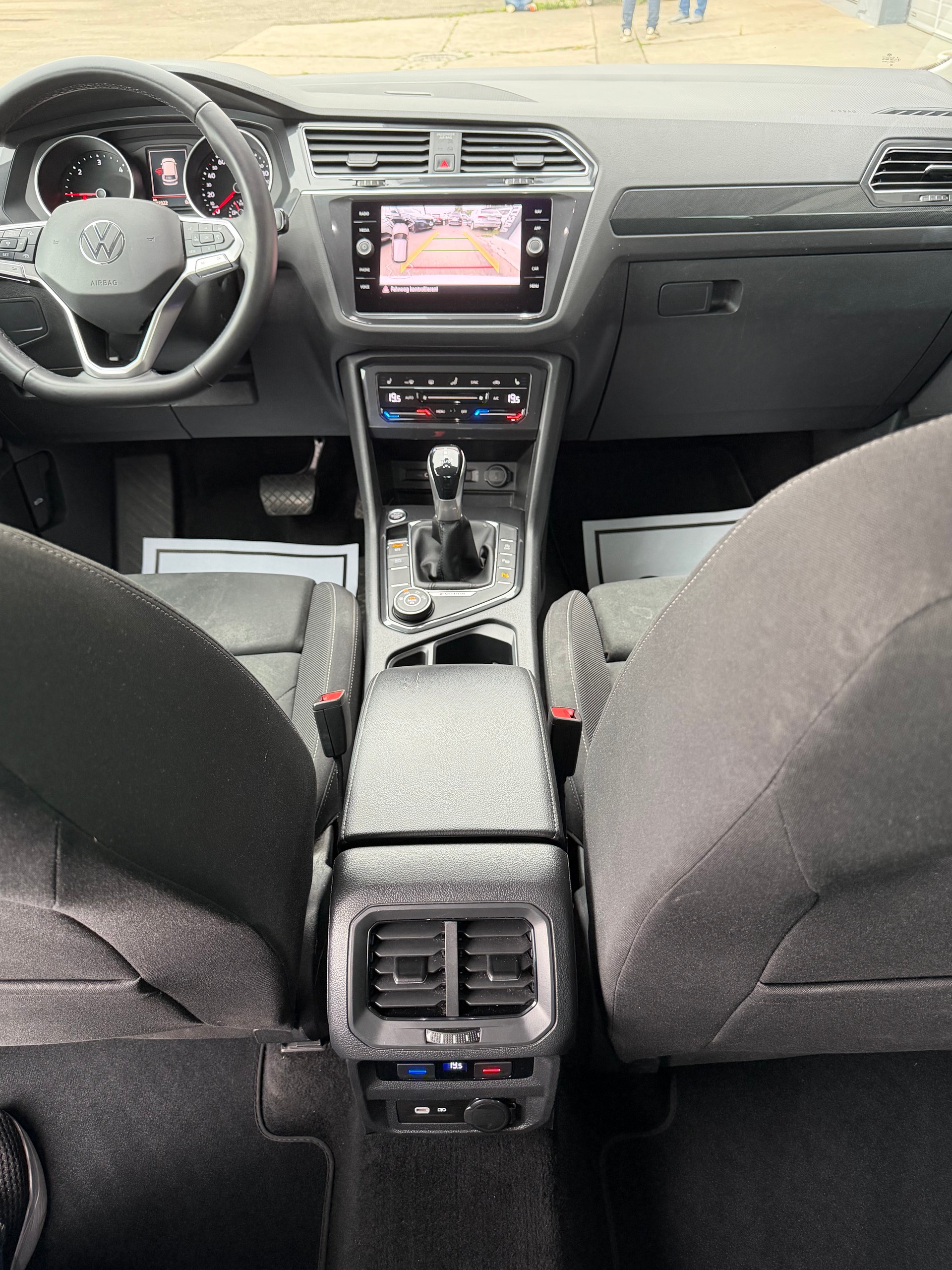 VW Tiguan 2.0 TDI SCR Life 4Motion DSG-image-7