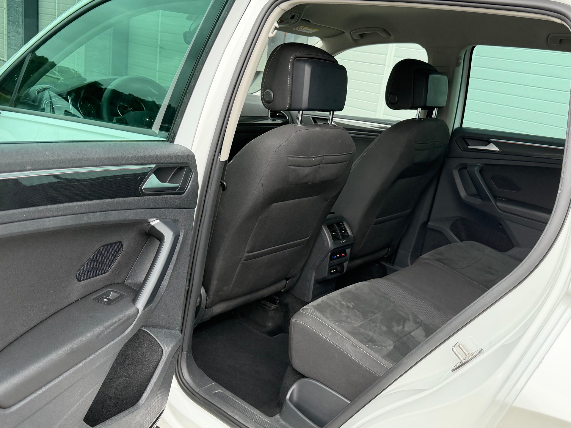 VW Tiguan 2.0 TDI SCR Life 4Motion DSG-image-11