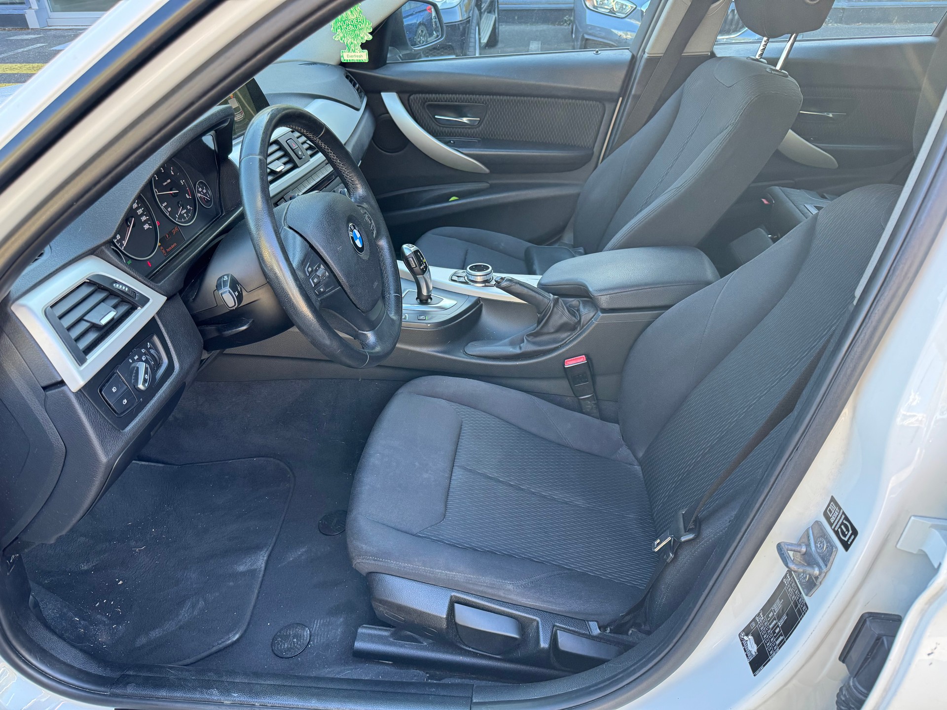 BMW 316d Touring Business Steptronic-image-14