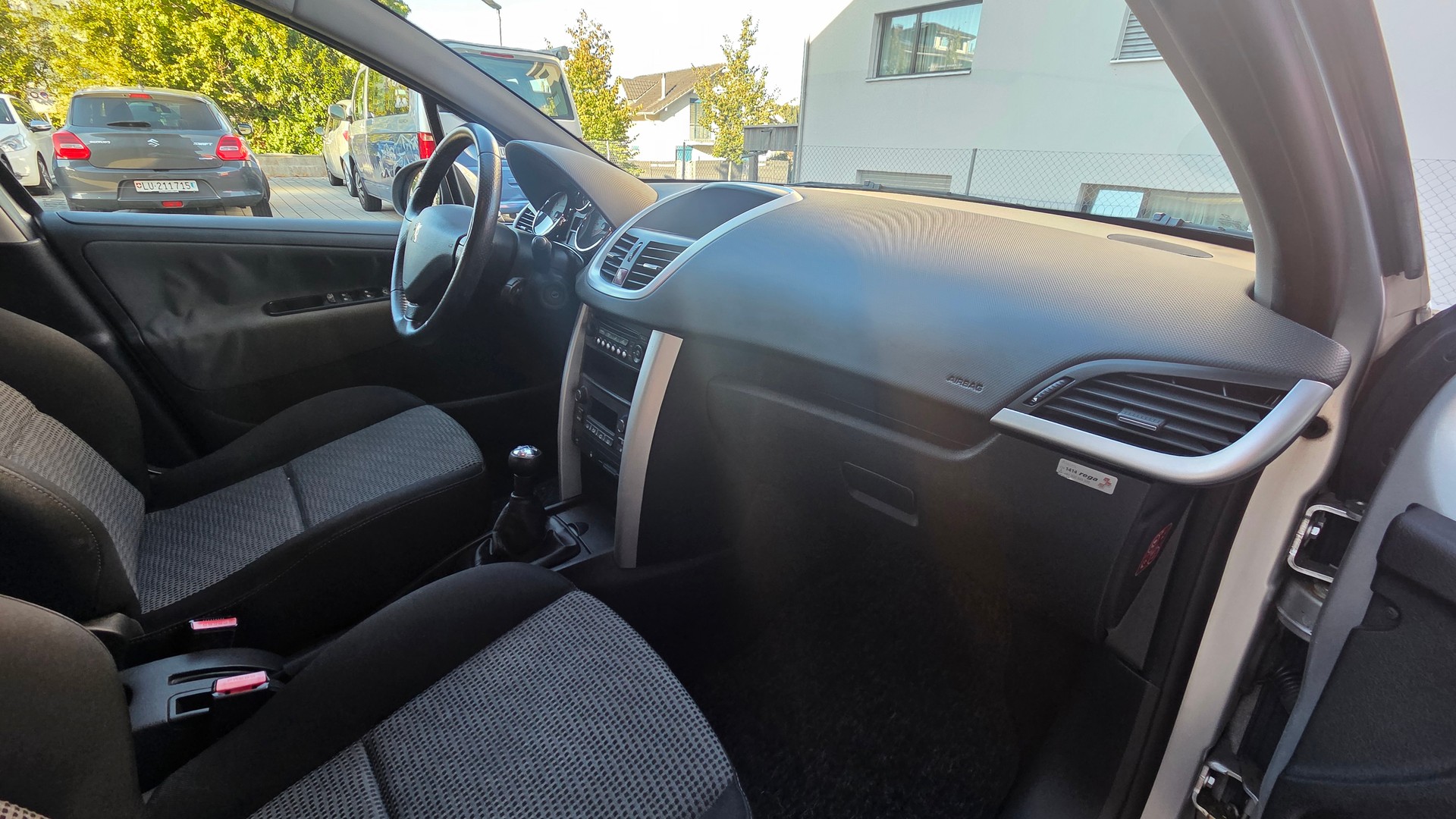 PEUGEOT 207 1.6 16V Sport-image-12