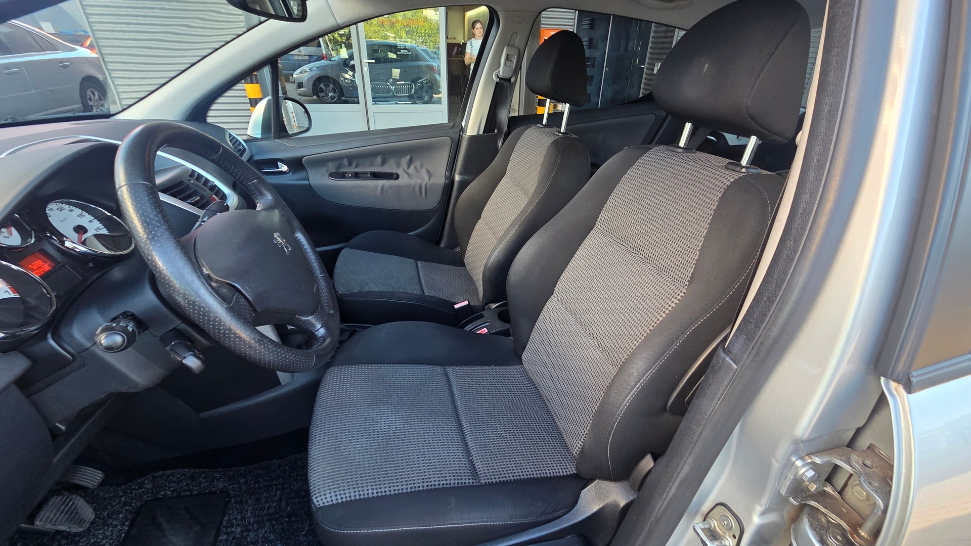 PEUGEOT 207 1.6 16V Sport-image-10