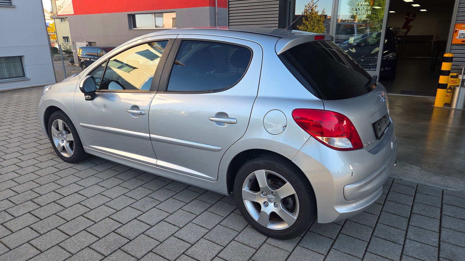 PEUGEOT 207 1.6 16V Sport-image-3
