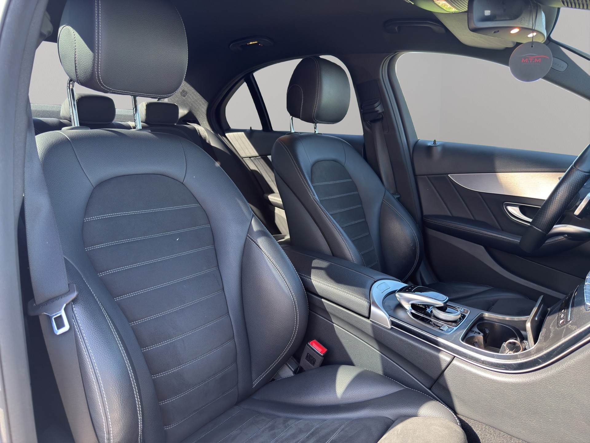 MERCEDES-BENZ C 200 Swiss Star AMG Line 4Matic 9G-Tronic-image-21