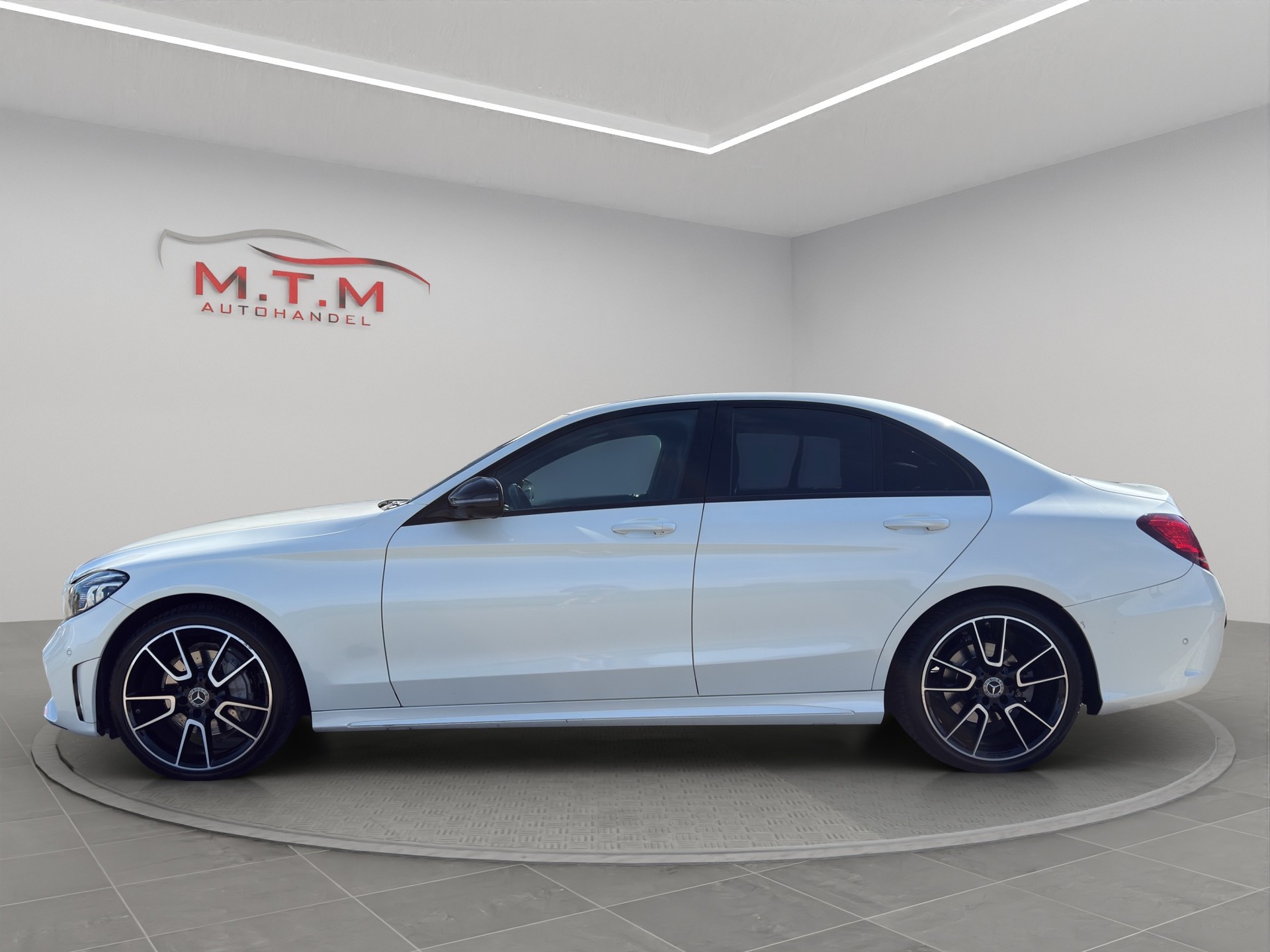 MERCEDES-BENZ C 200 Swiss Star AMG Line 4Matic 9G-Tronic-image-7