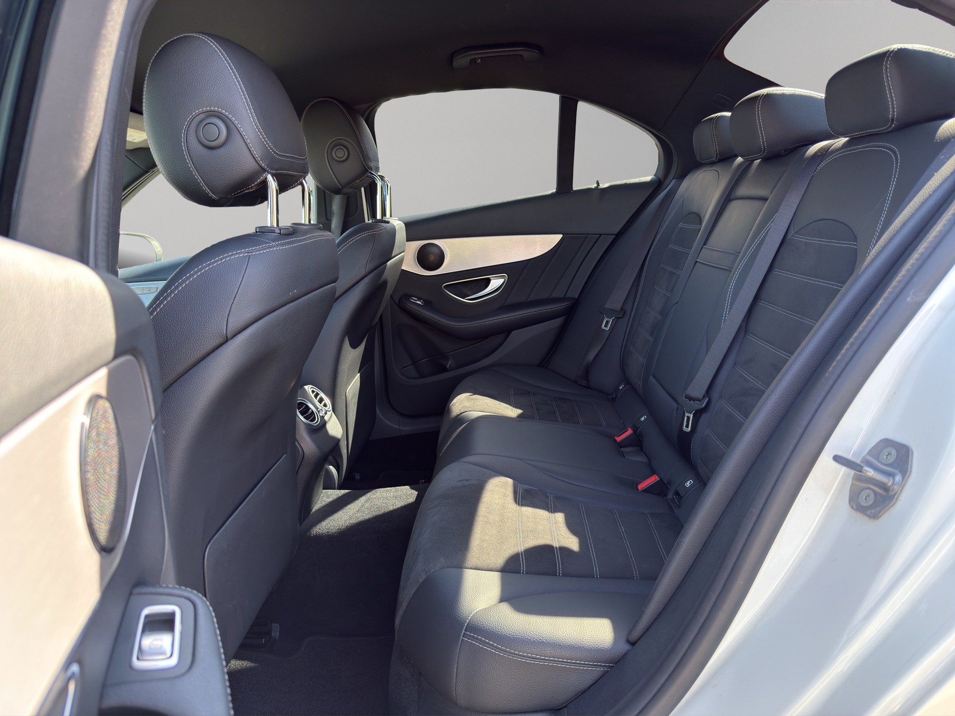 MERCEDES-BENZ C 200 Swiss Star AMG Line 4Matic 9G-Tronic-image-17