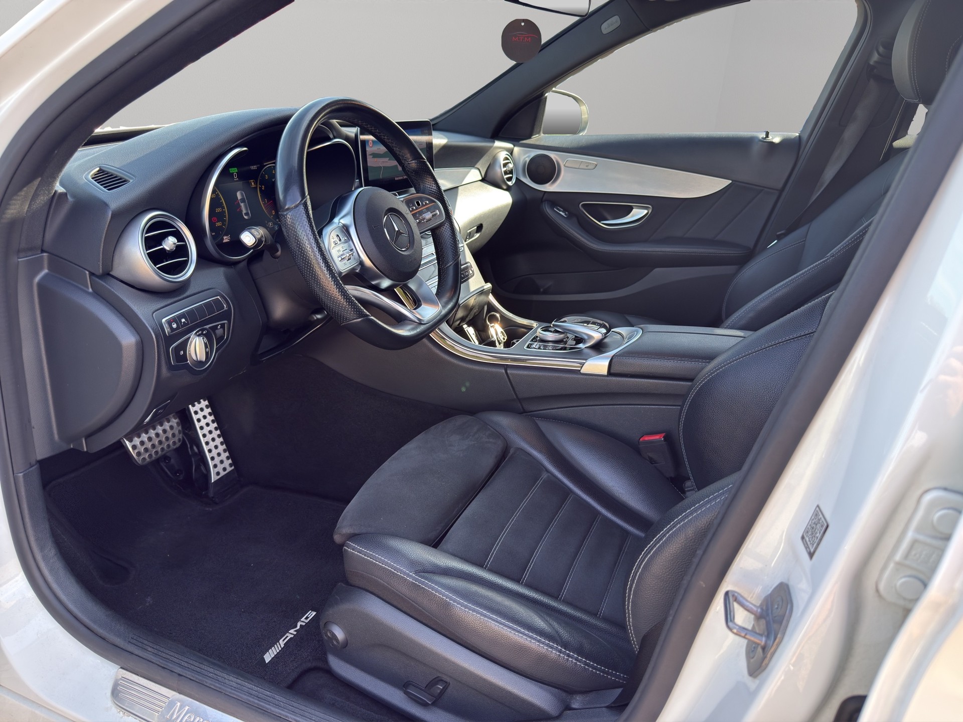 MERCEDES-BENZ C 200 Swiss Star AMG Line 4Matic 9G-Tronic-image-14