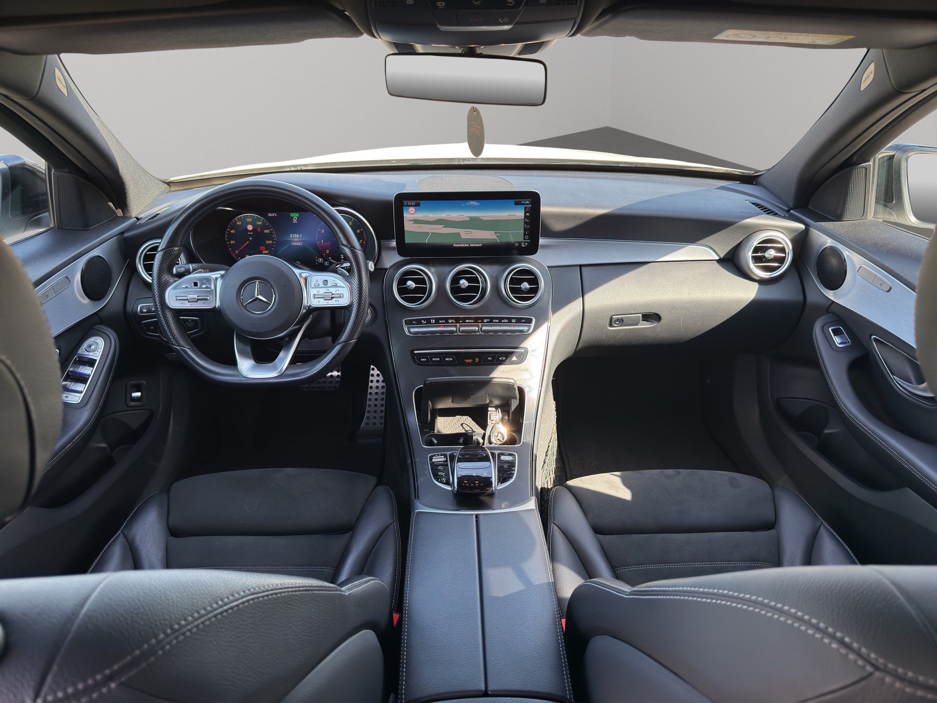 MERCEDES-BENZ C 200 Swiss Star AMG Line 4Matic 9G-Tronic-image-18