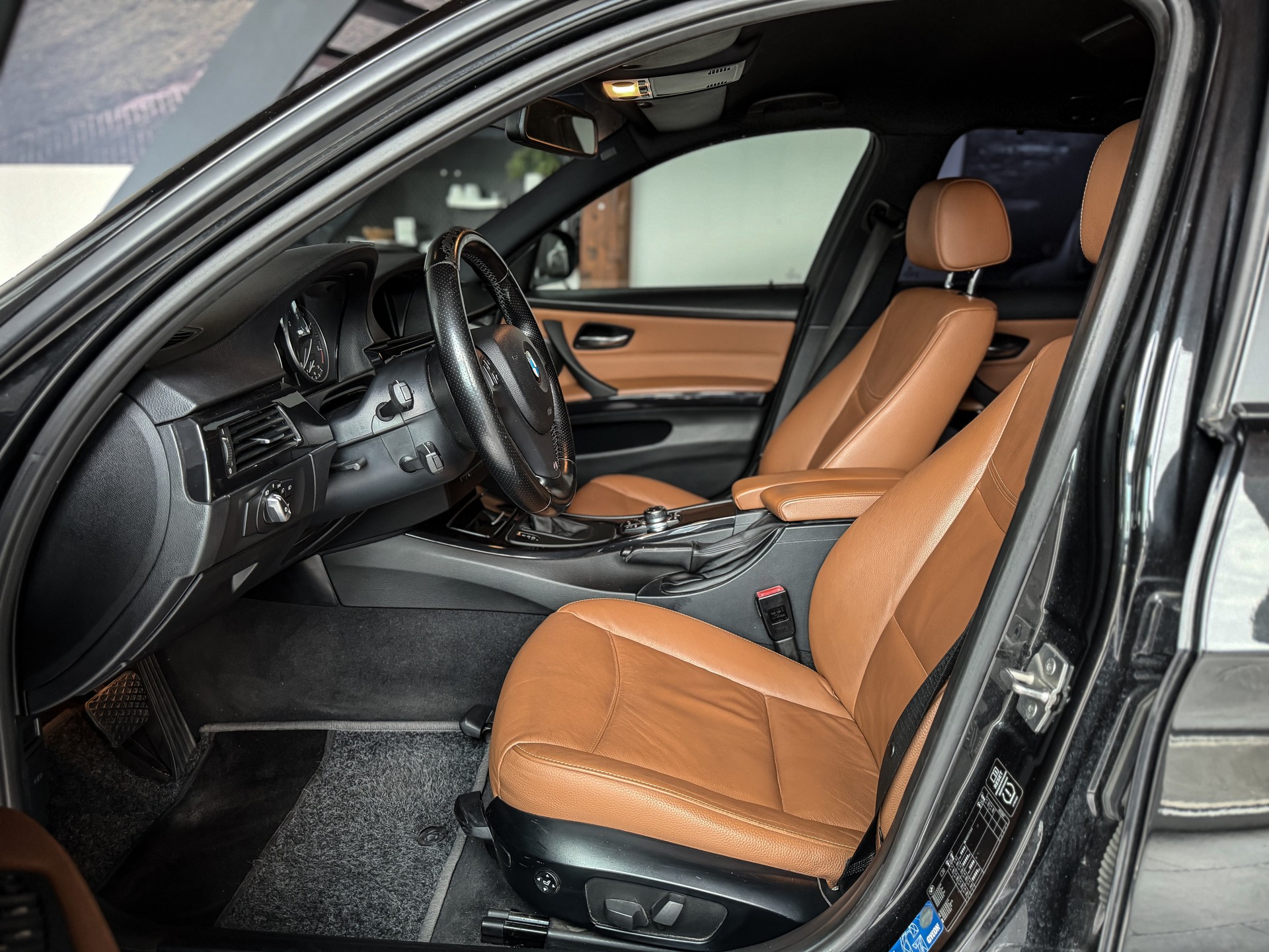 BMW 320d Touring Steptronic-image-8