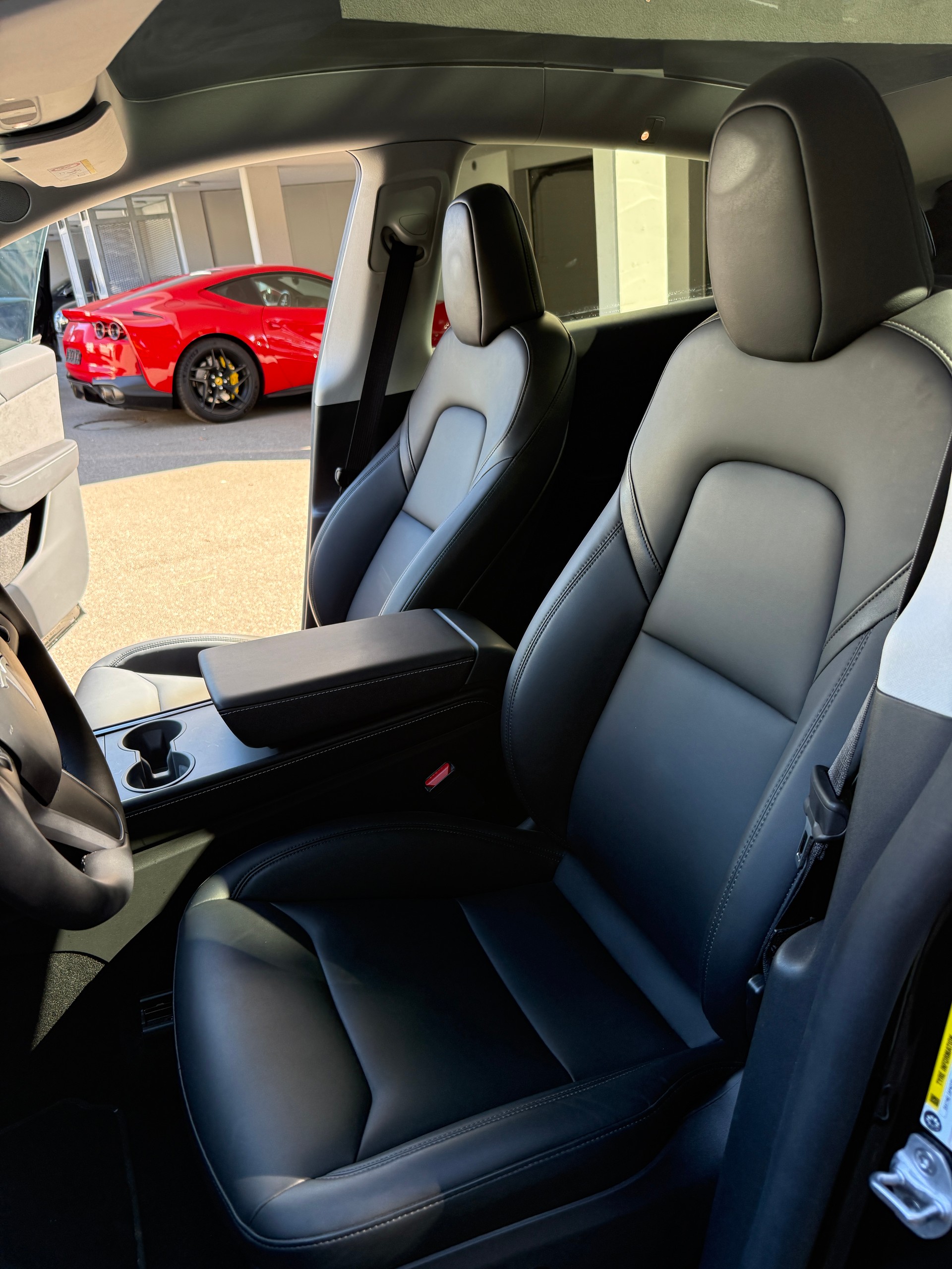 TESLA Model Y Performance All Black | AHK 1’600 kg | Hardware 4.0 | 514 km WLTP | 534 PS | Made in Berlin | Werksgarantie-image-14