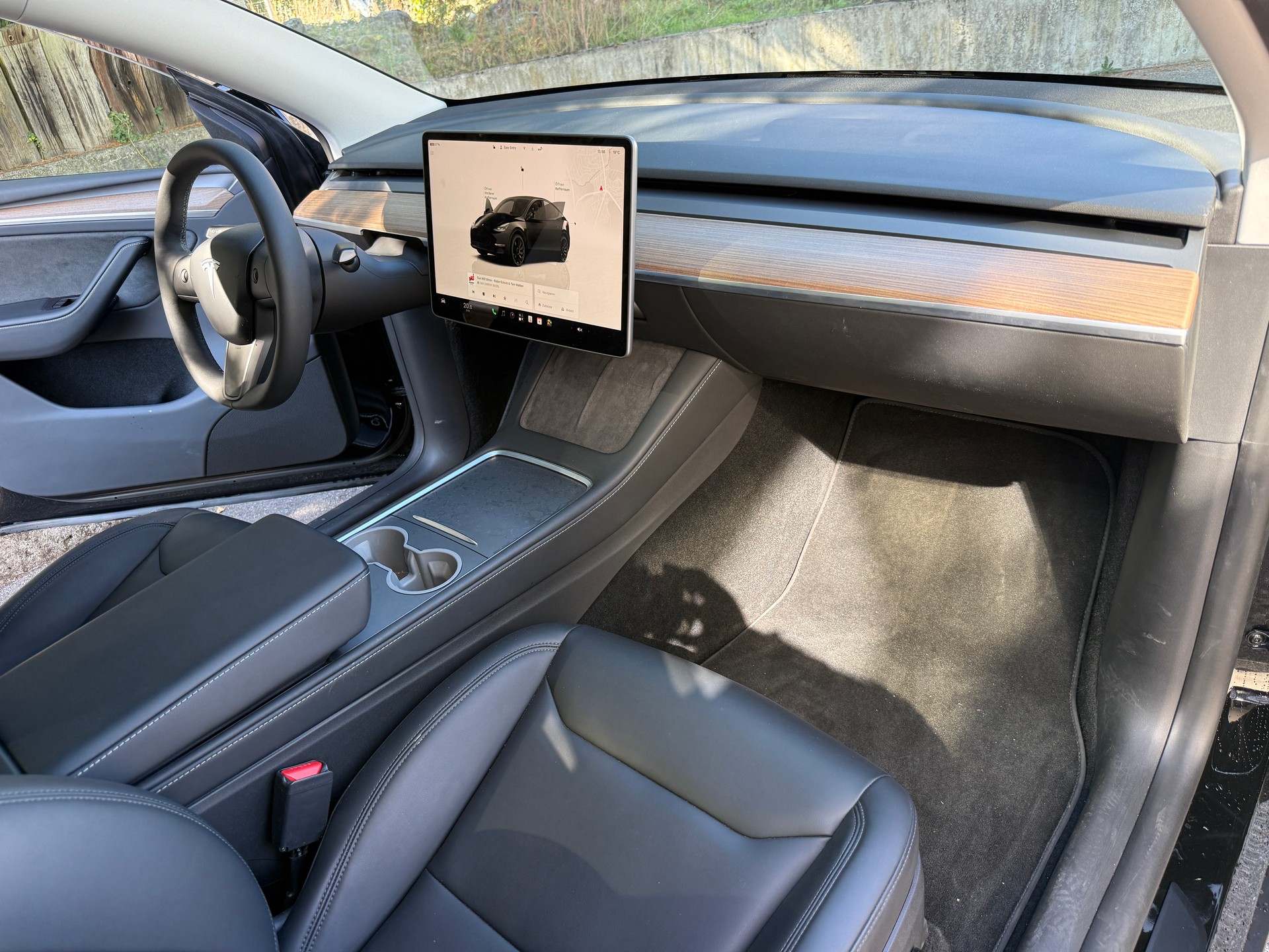 TESLA Model Y Performance All Black | AHK 1’600 kg | Hardware 4.0 | 514 km WLTP | 534 PS | Made in Berlin | Werksgarantie-image-11