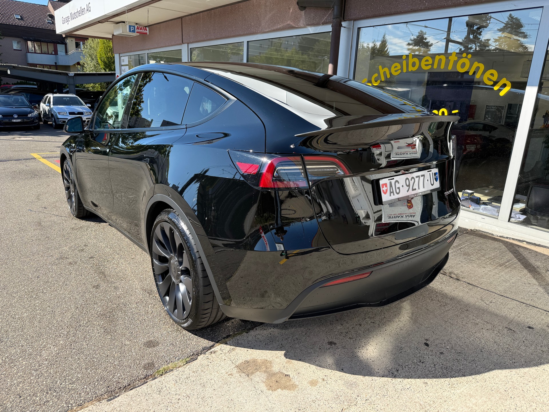 TESLA Model Y Performance All Black | AHK 1’600 kg | Hardware 4.0 | 514 km WLTP | 534 PS | Made in Berlin | Werksgarantie-image-4