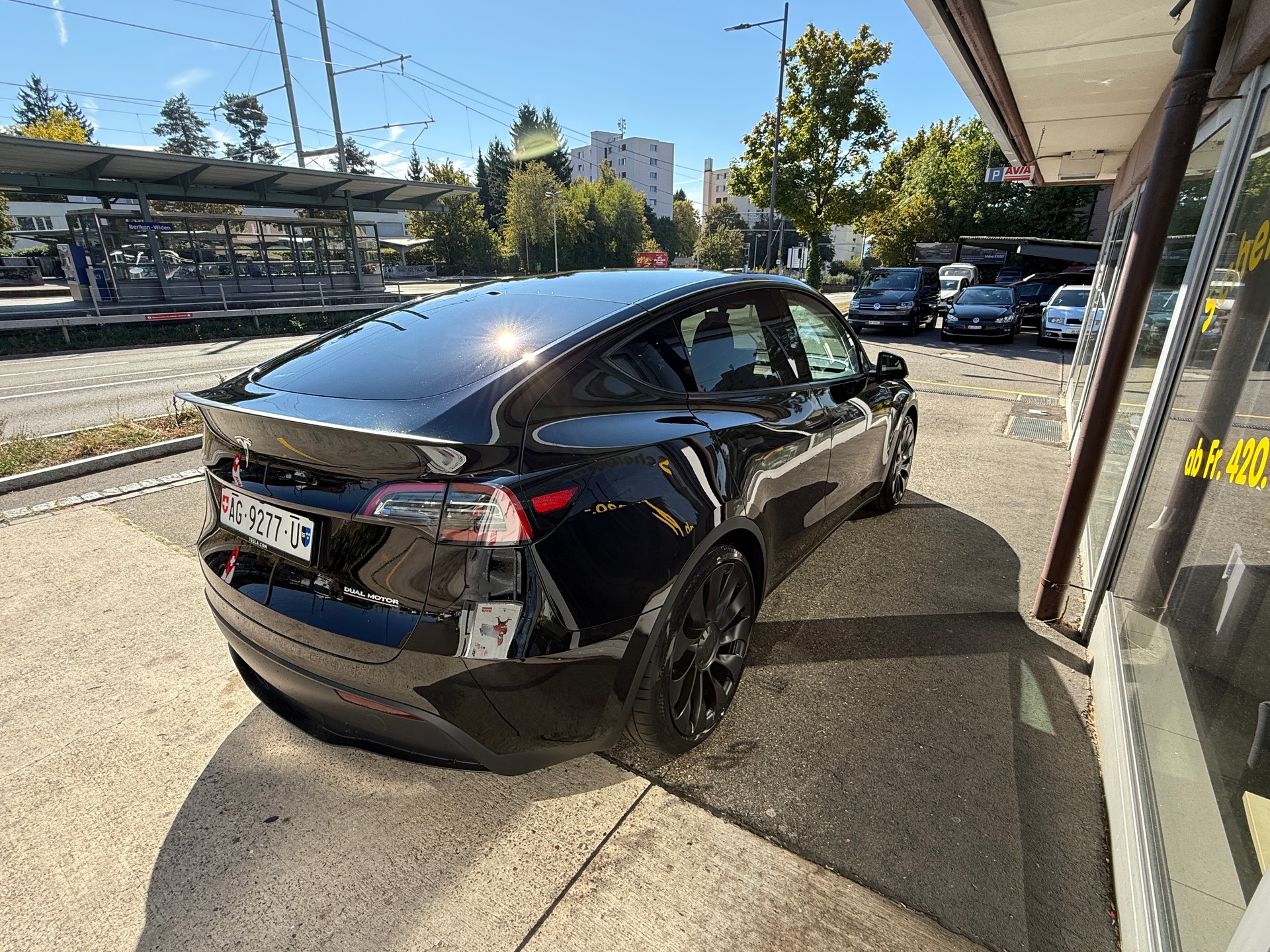 TESLA Model Y Performance All Black | AHK 1’600 kg | Hardware 4.0 | 514 km WLTP | 534 PS | Made in Berlin | Werksgarantie-image-6