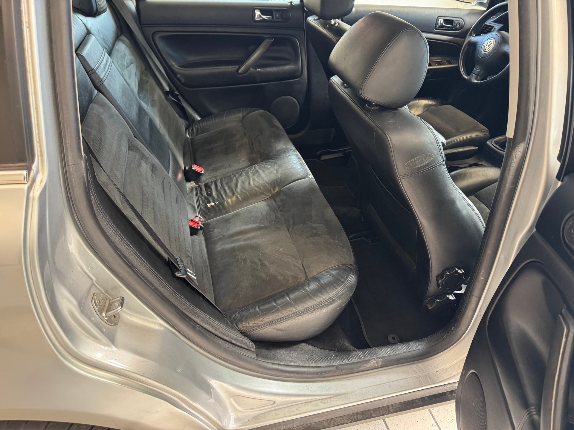 VW Passat 2.8 V6 4Motion Comfortline-image-12