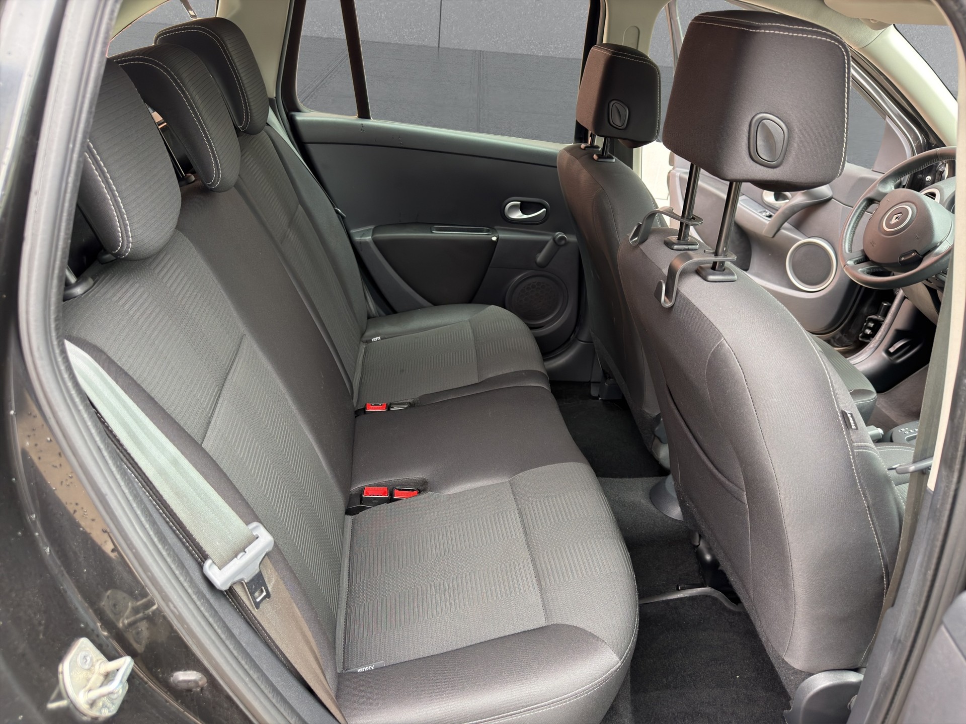 RENAULT Clio Grandtour 1.6 16V Exception Automatic-image-13