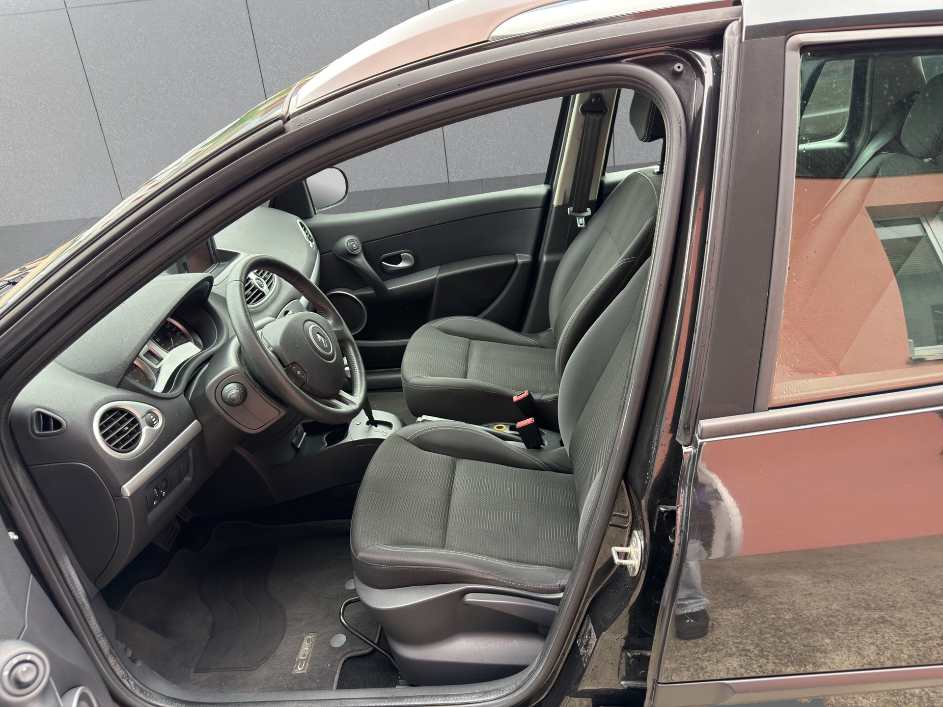 RENAULT Clio Grandtour 1.6 16V Exception Automatic-image-10
