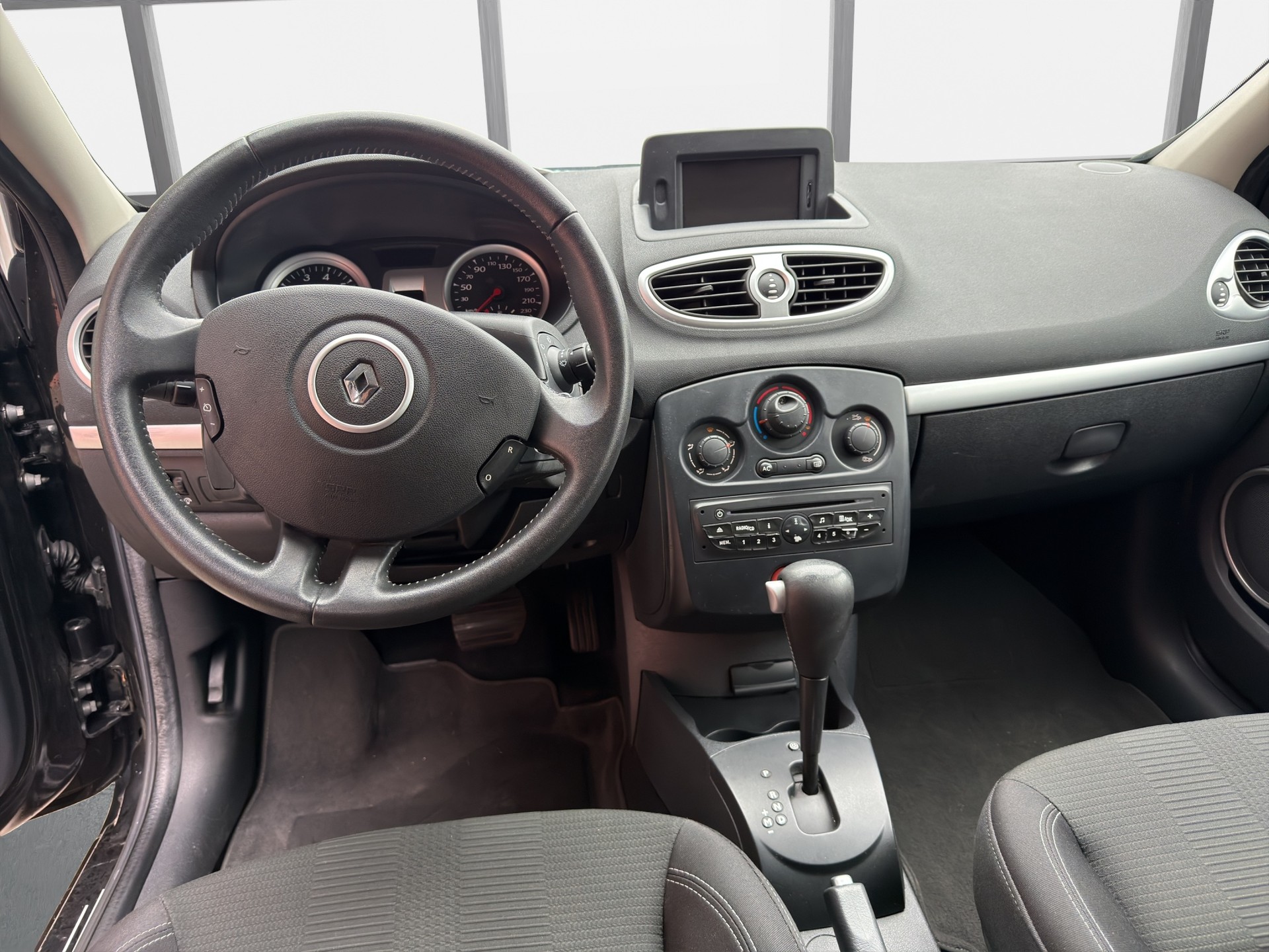RENAULT Clio Grandtour 1.6 16V Exception Automatic-image-11