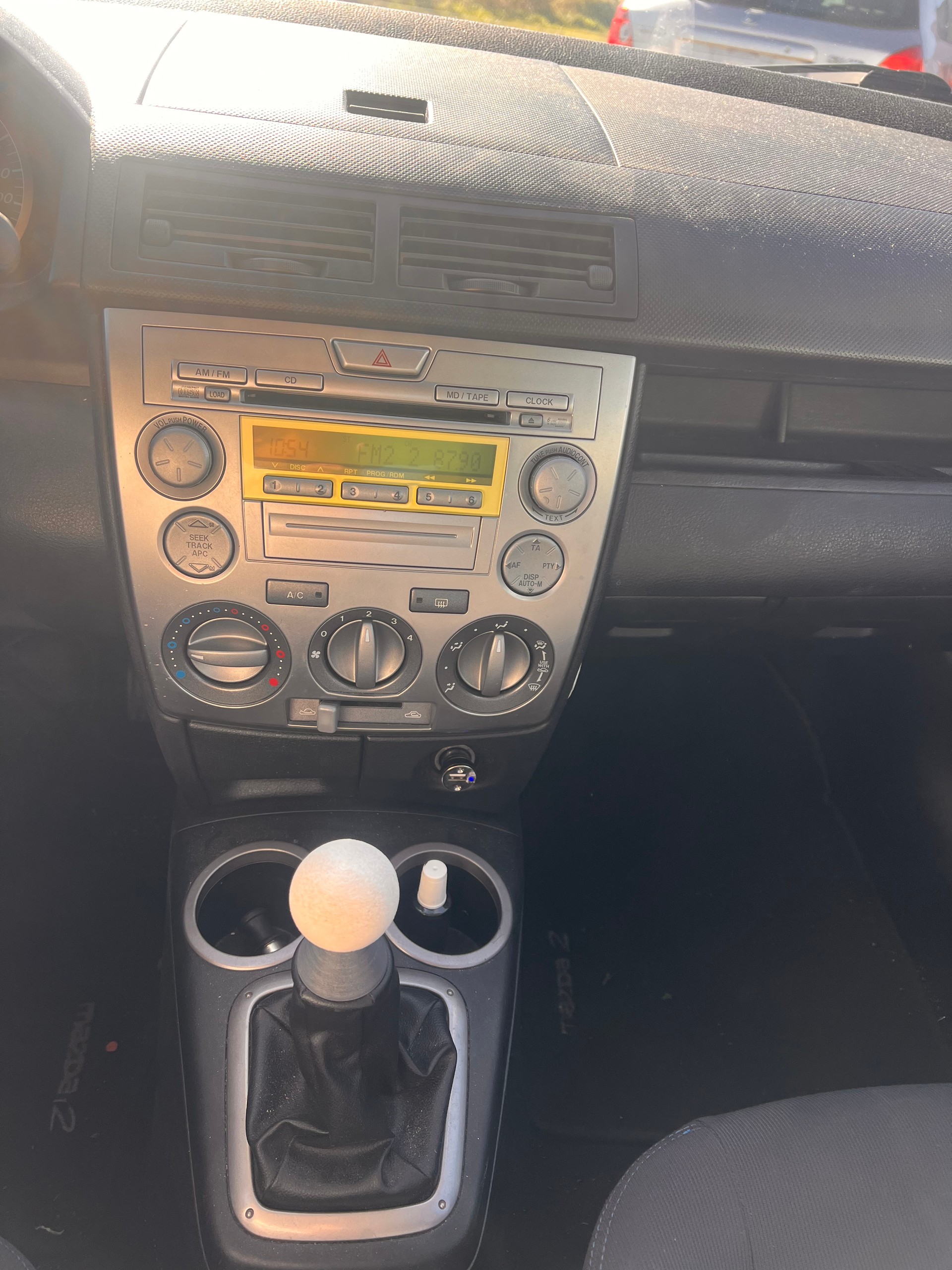 MAZDA 2 1.4i 16V Confort-image-11